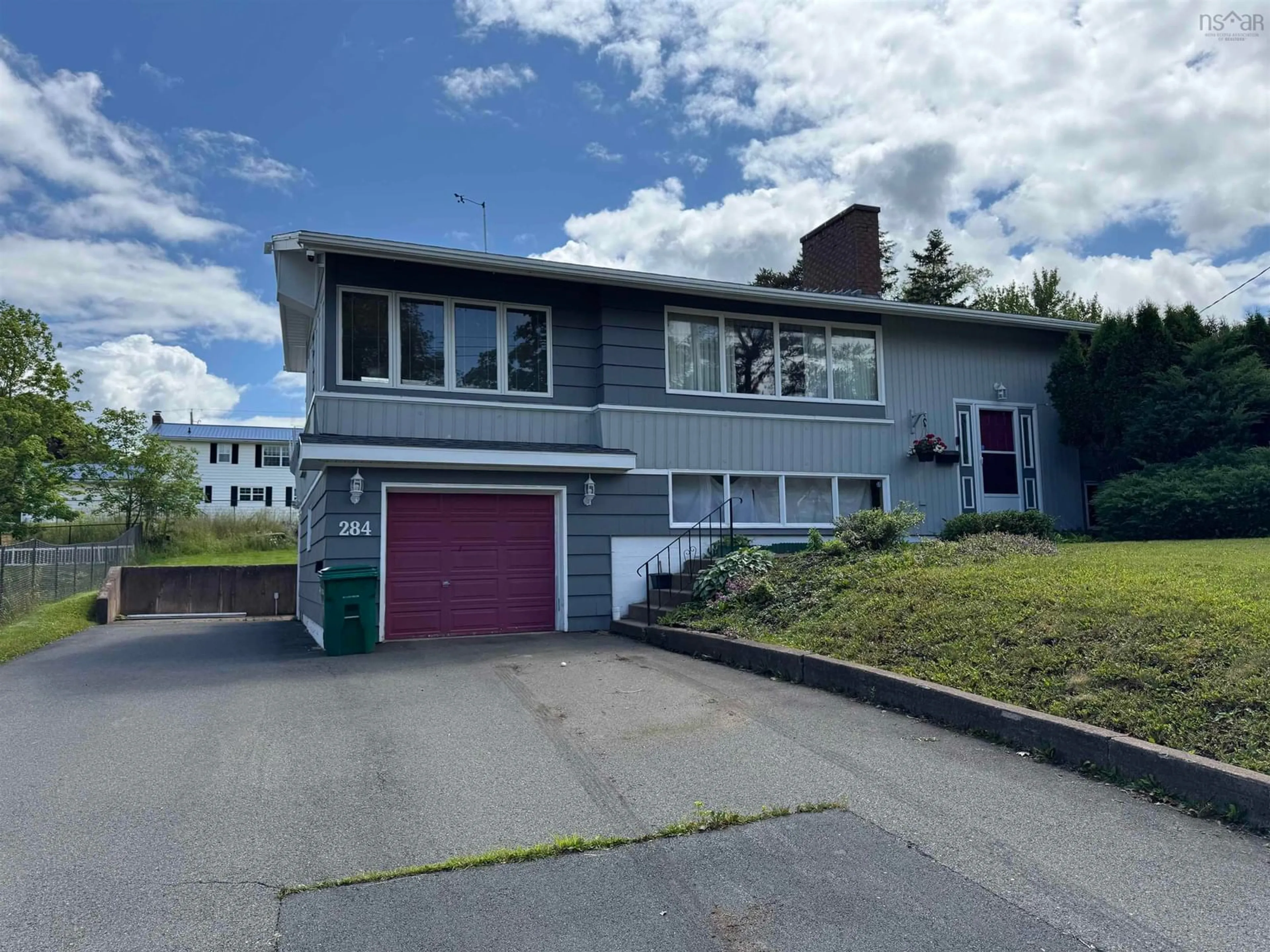 Home with vinyl exterior material, street for 284 Willow Ave, New Glasgow Nova Scotia B2H 2A3