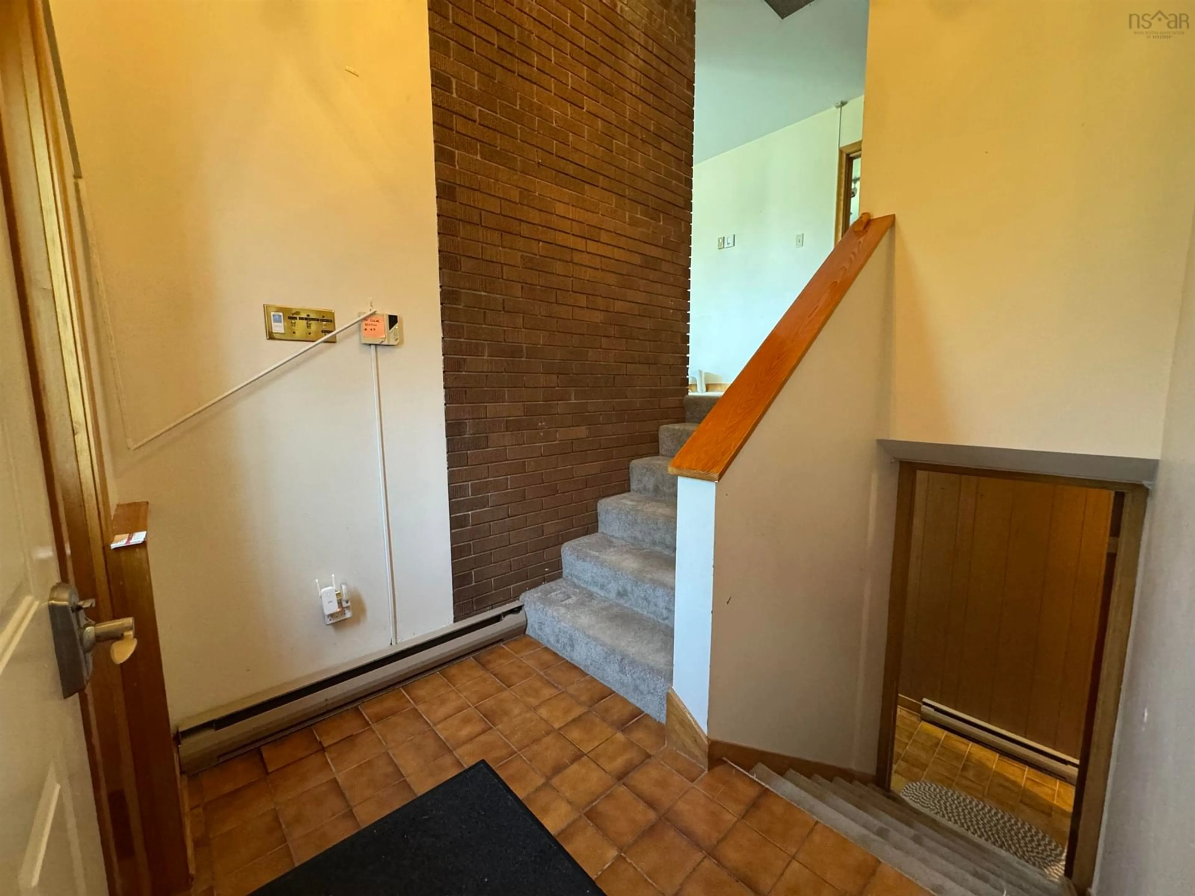 Indoor foyer for 284 Willow Ave, New Glasgow Nova Scotia B2H 2A3