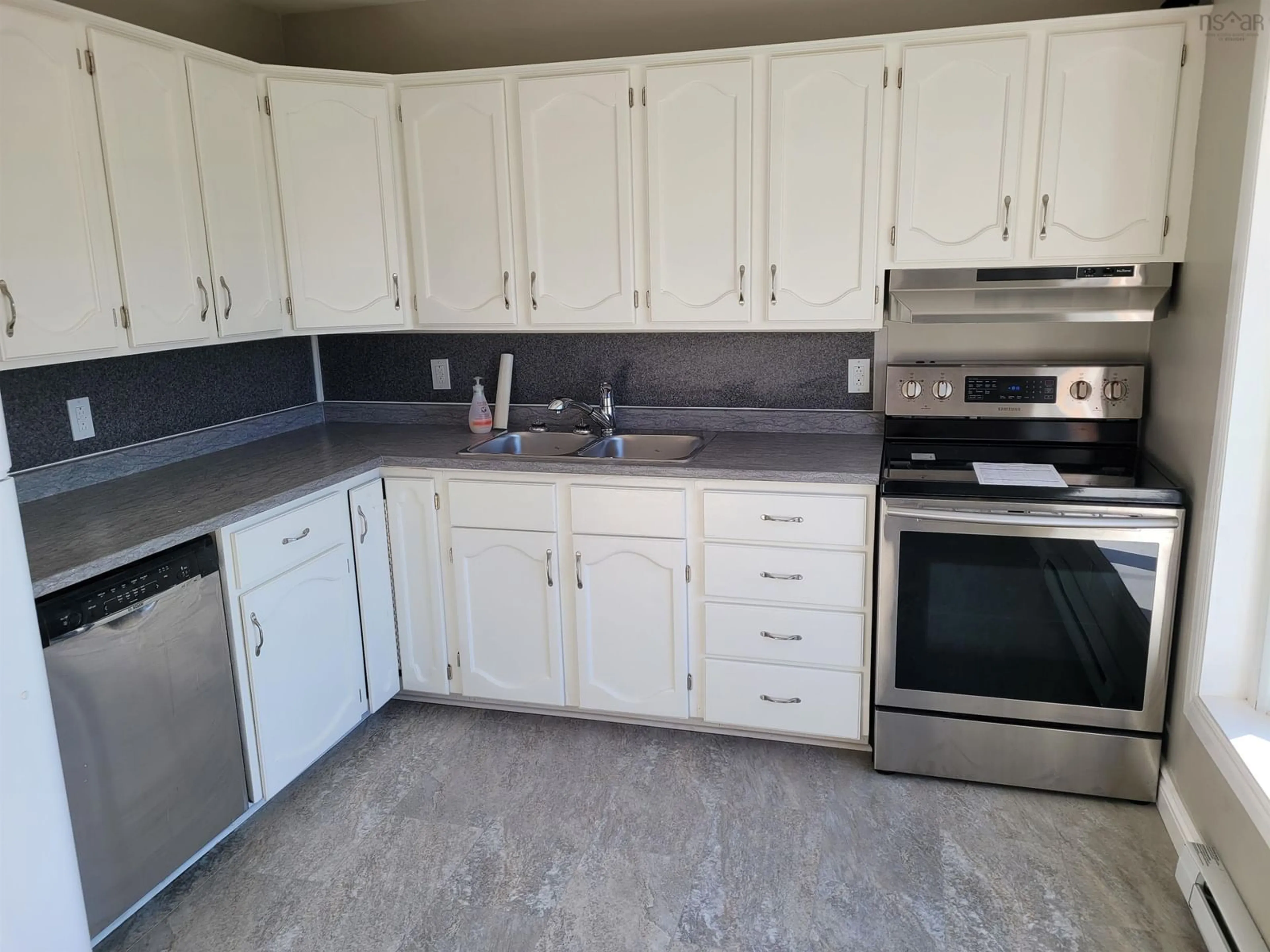 Standard kitchen, unknown for 35 Viscaya Pl, Dartmouth Nova Scotia B2X 3J2