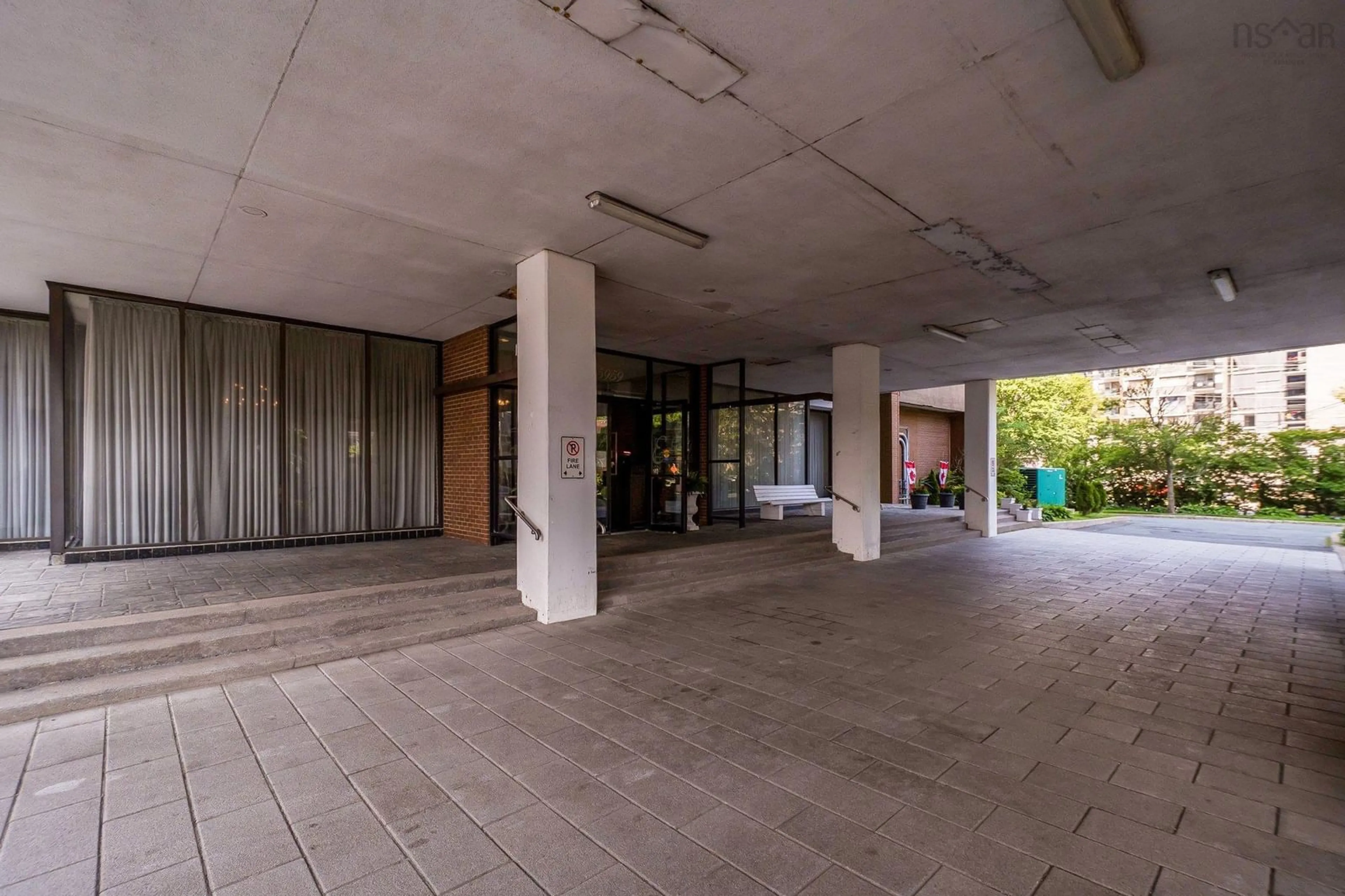 Indoor foyer for 5959 Spring Garden Rd #705, Halifax Nova Scotia B3H 1Y5