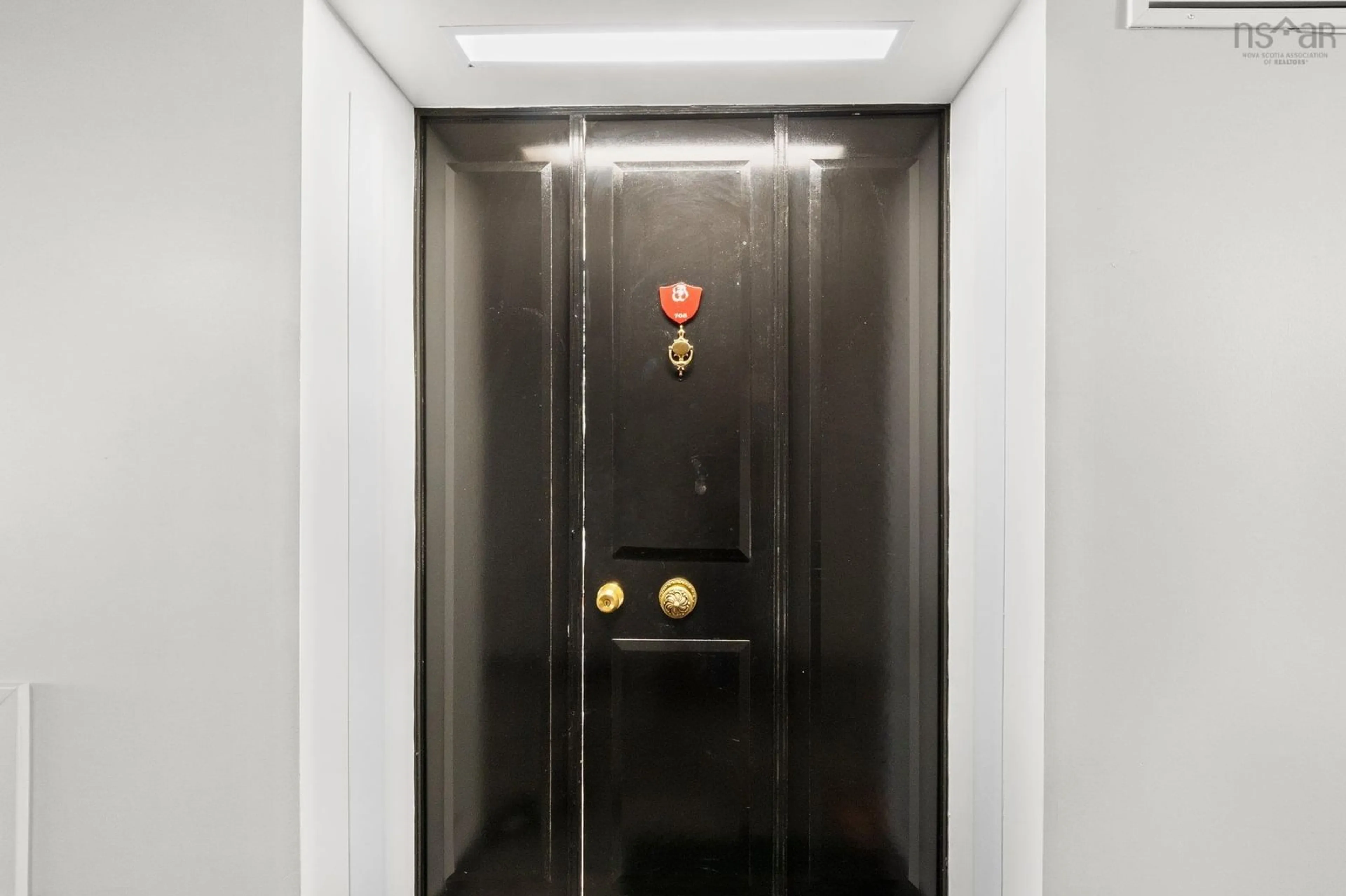 Indoor foyer for 5959 Spring Garden Rd #705, Halifax Nova Scotia B3H 1Y5