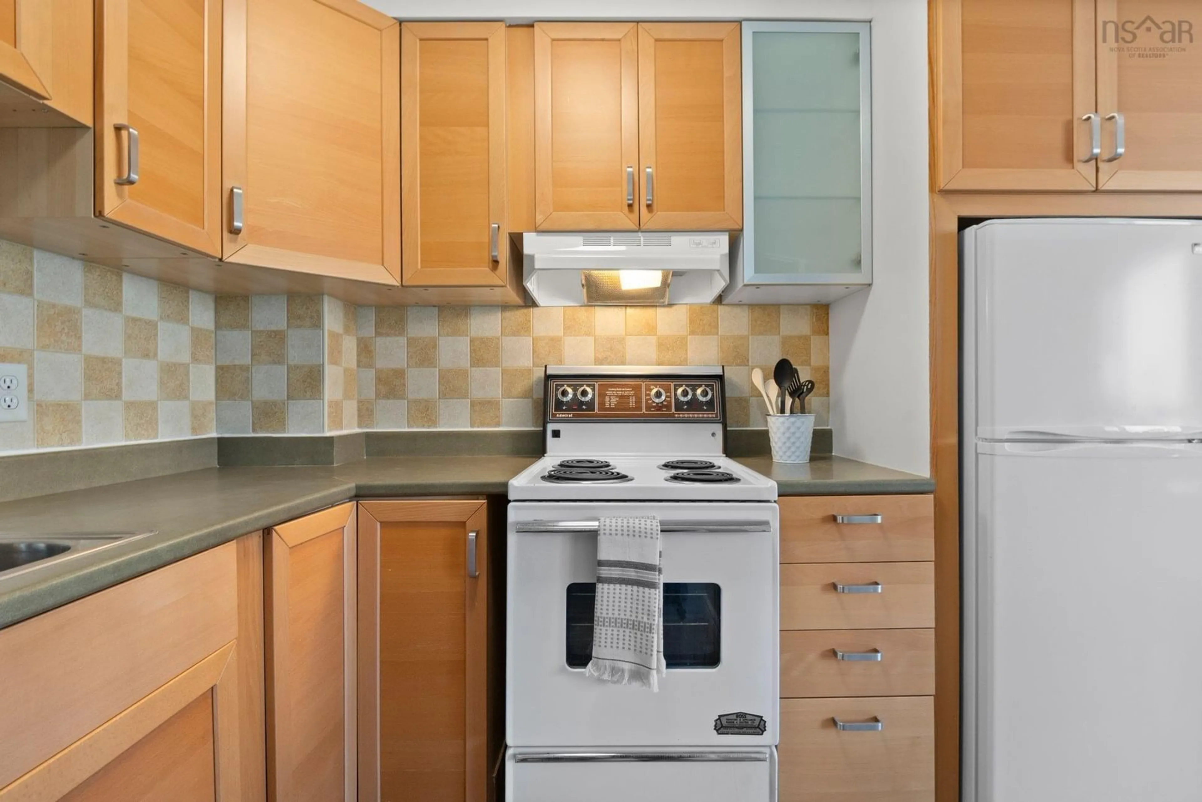 Standard kitchen, unknown for 5959 Spring Garden Rd #705, Halifax Nova Scotia B3H 1Y5