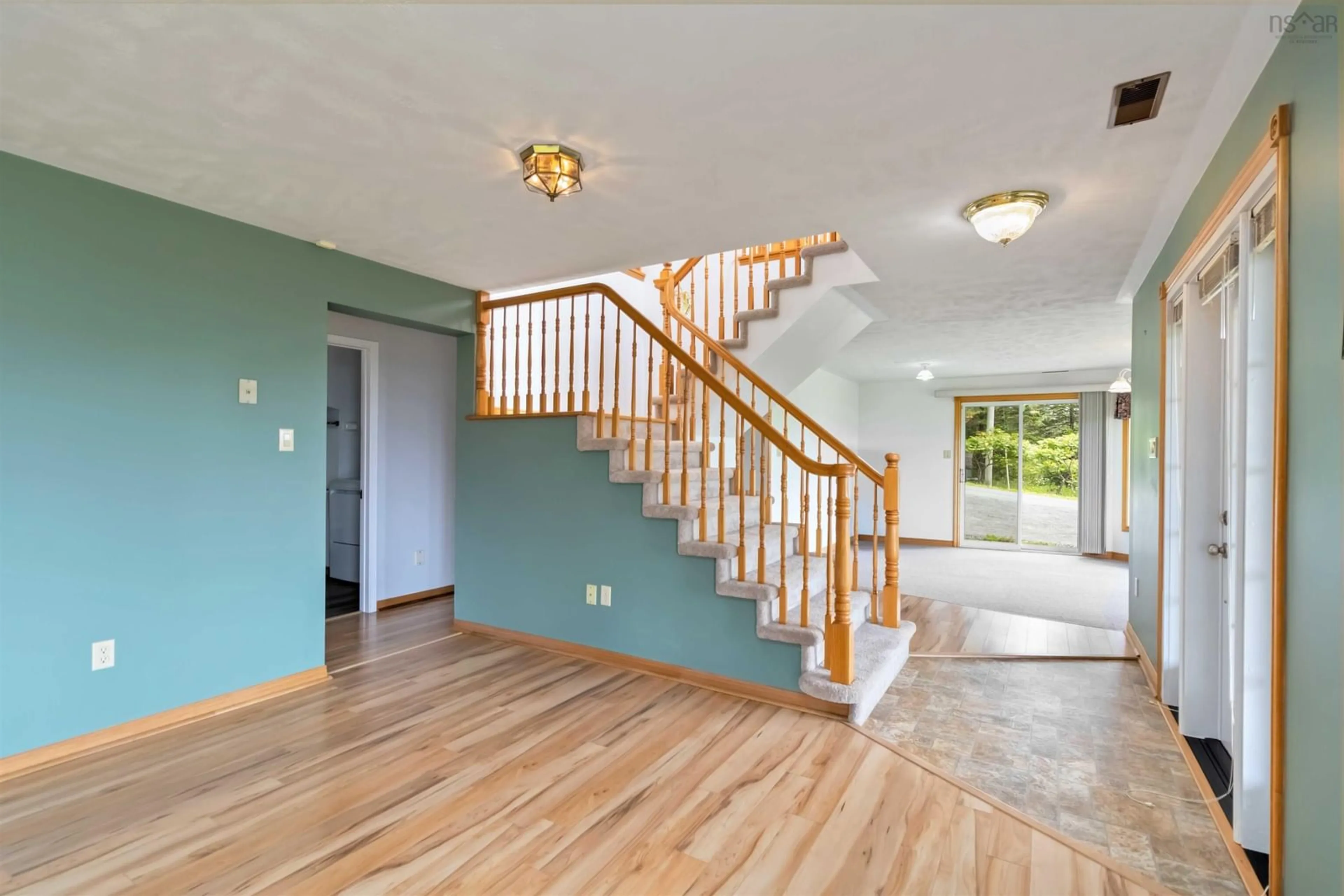 Indoor foyer for 16353 Highway 7, Pleasant Harbour Nova Scotia B0J 3J0