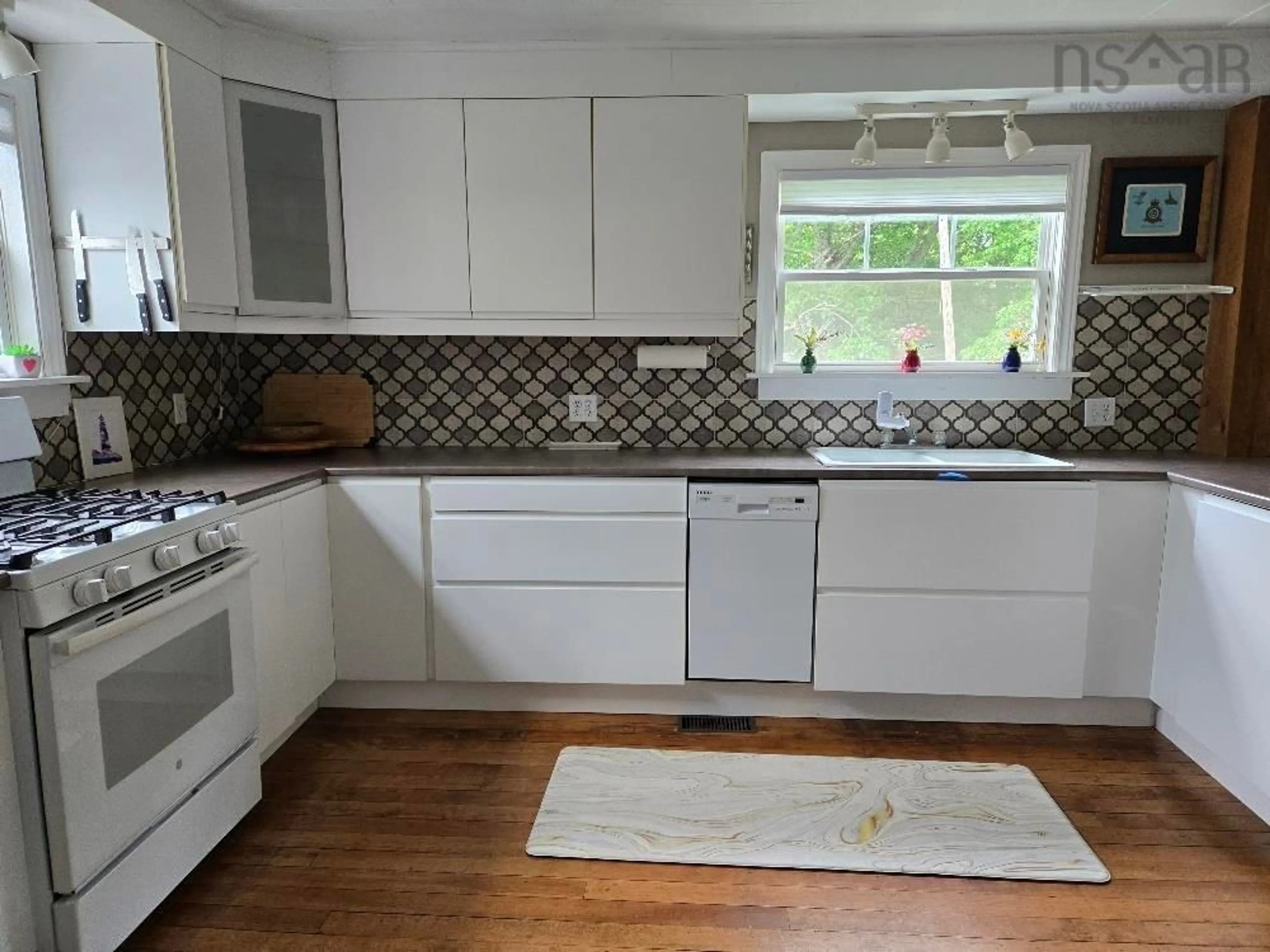 Standard kitchen, ceramic/tile floor for 86 Maple Ave, Tatamagouche Nova Scotia B0K 1V0