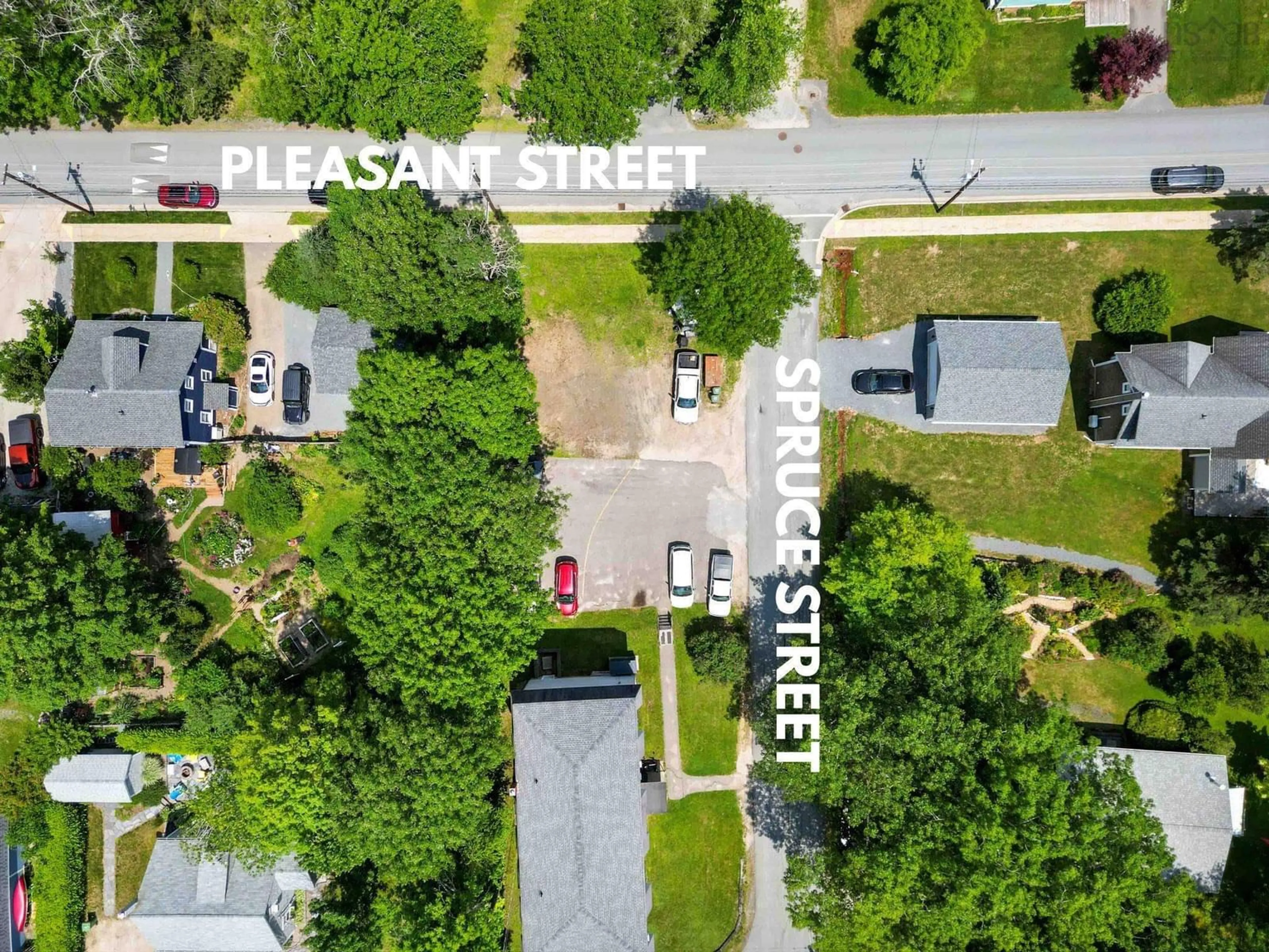 A pic from outside/outdoor area/front of a property/back of a property/a pic from drone, street for 68 Spruce St, Mahone Bay Nova Scotia B0J 2E0