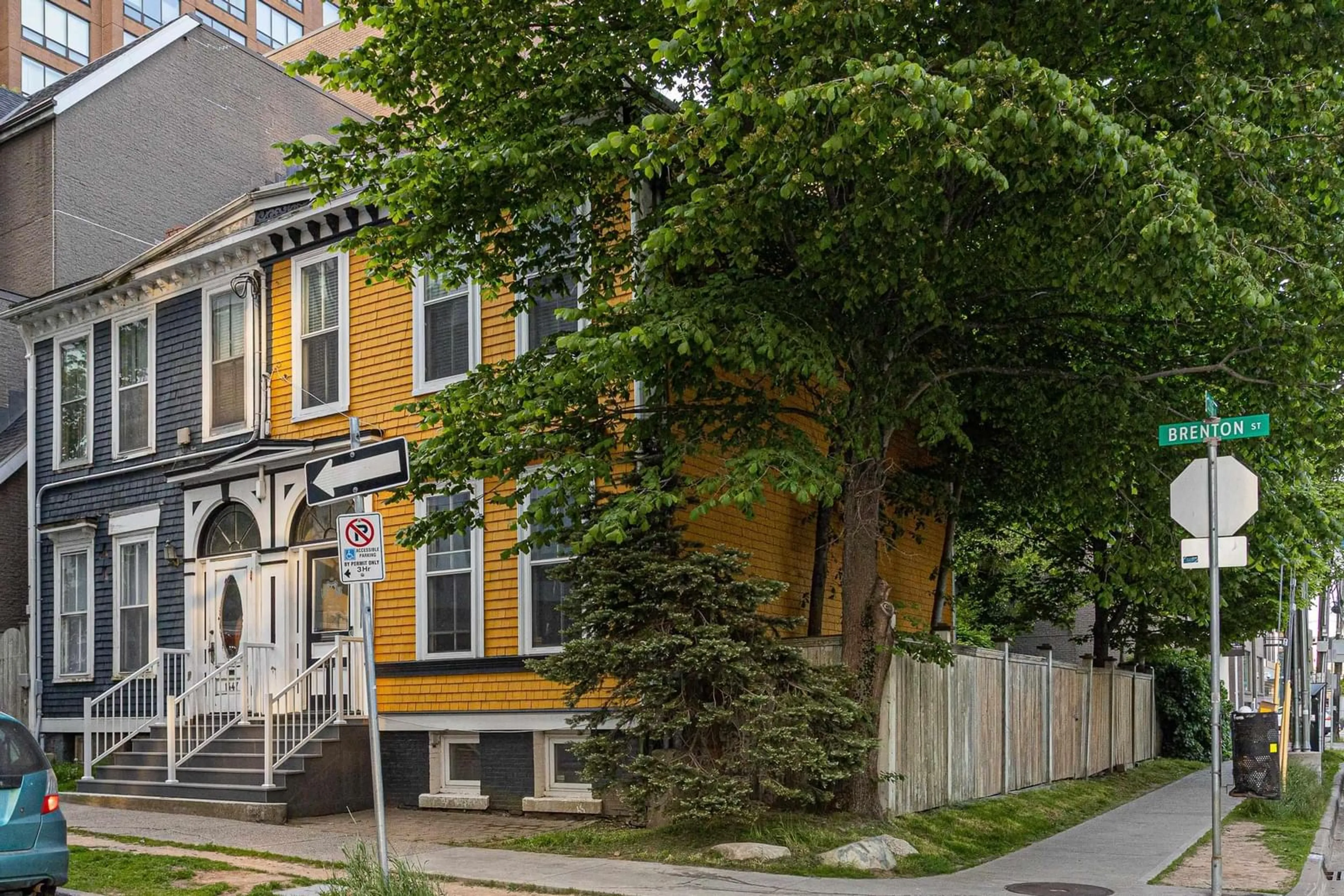 Patio, street for 1445 Brenton St, Halifax Nova Scotia B3J 2K6