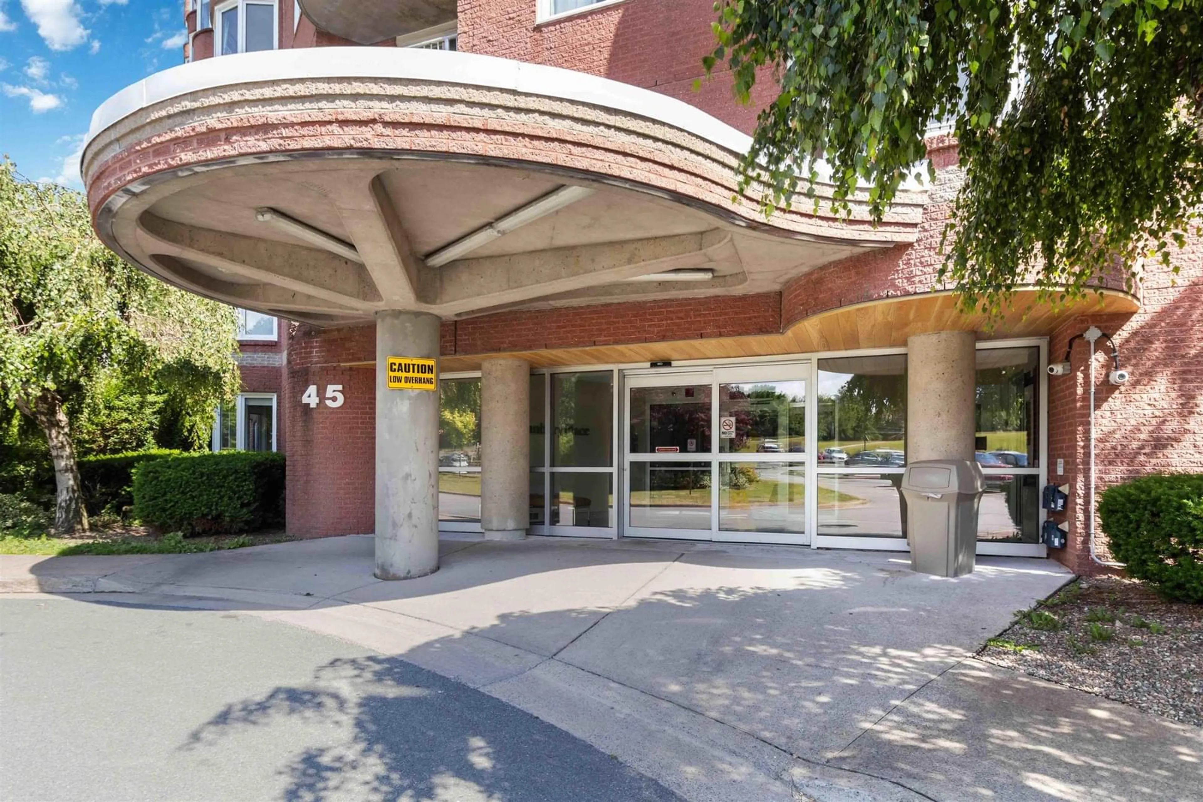 Indoor foyer for 45 Vimy Ave #718, Halifax Nova Scotia B3M 4C5