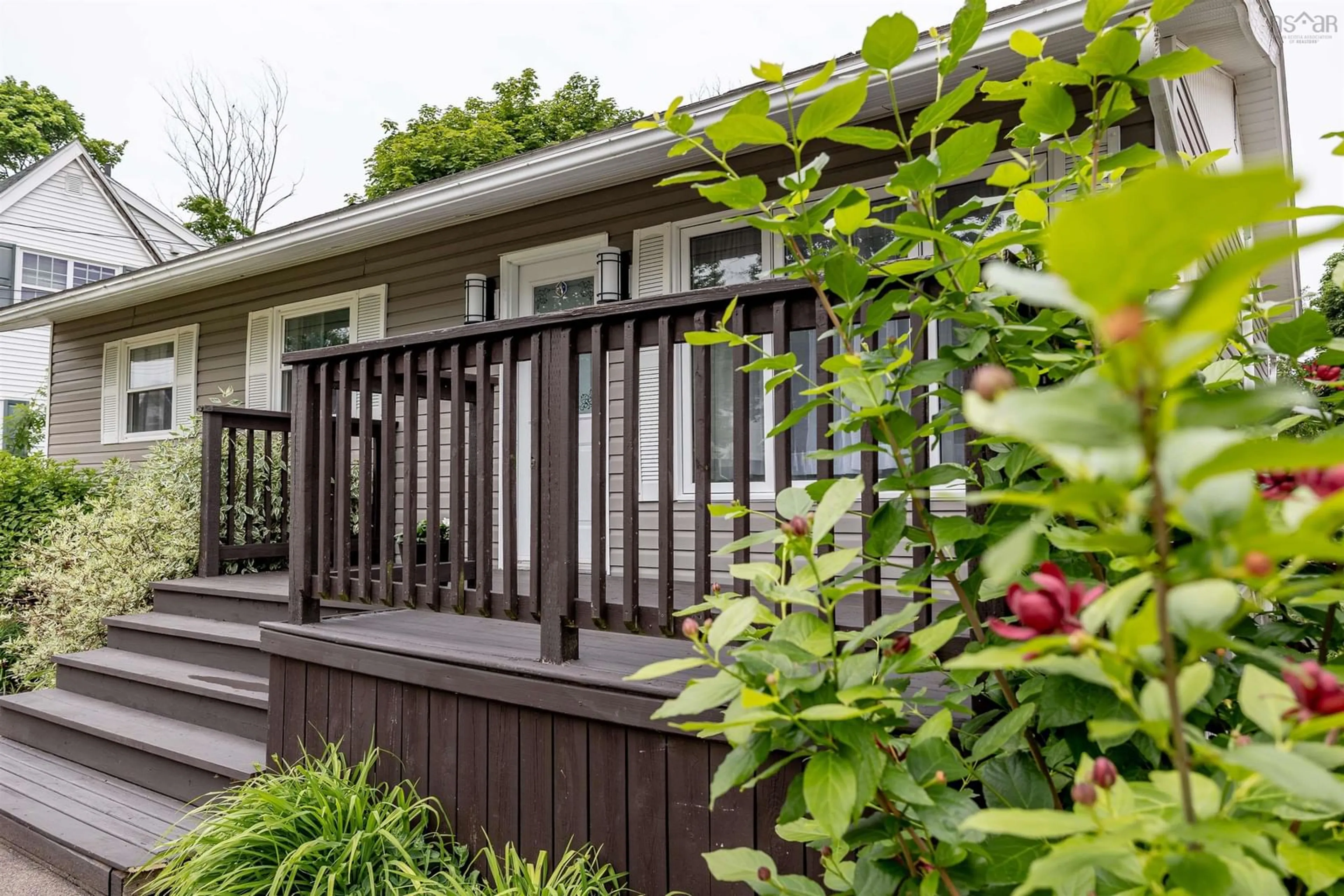 Home with vinyl exterior material, street for 16 Pleasant Ave, Stellarton Nova Scotia B0K 1S0