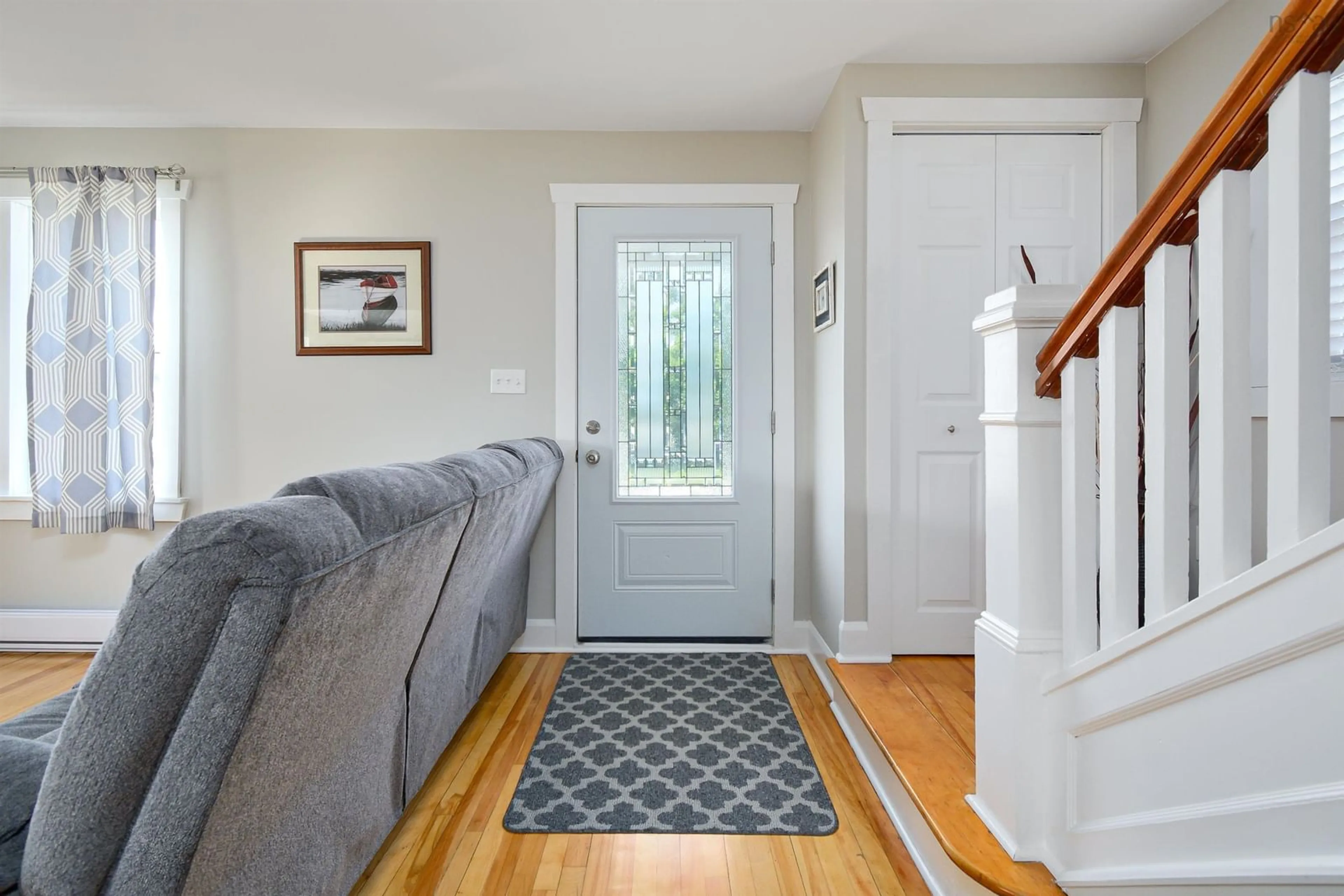 Indoor entryway for 3490 Ellsworth Ave, New Waterford Nova Scotia B1H 2G5