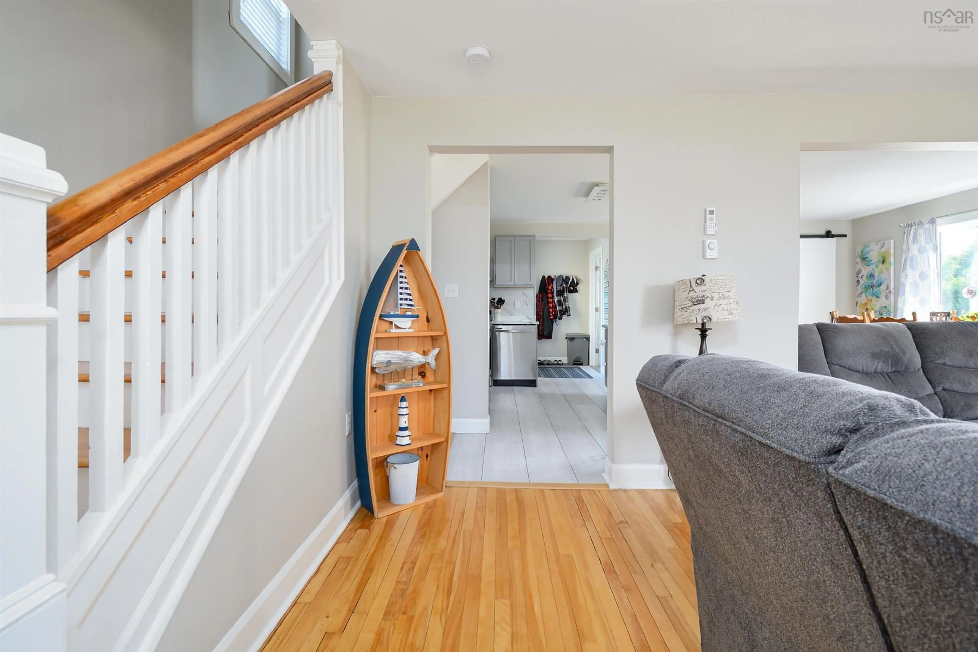 Indoor entryway for 3490 Ellsworth Ave, New Waterford Nova Scotia B1H 2G5