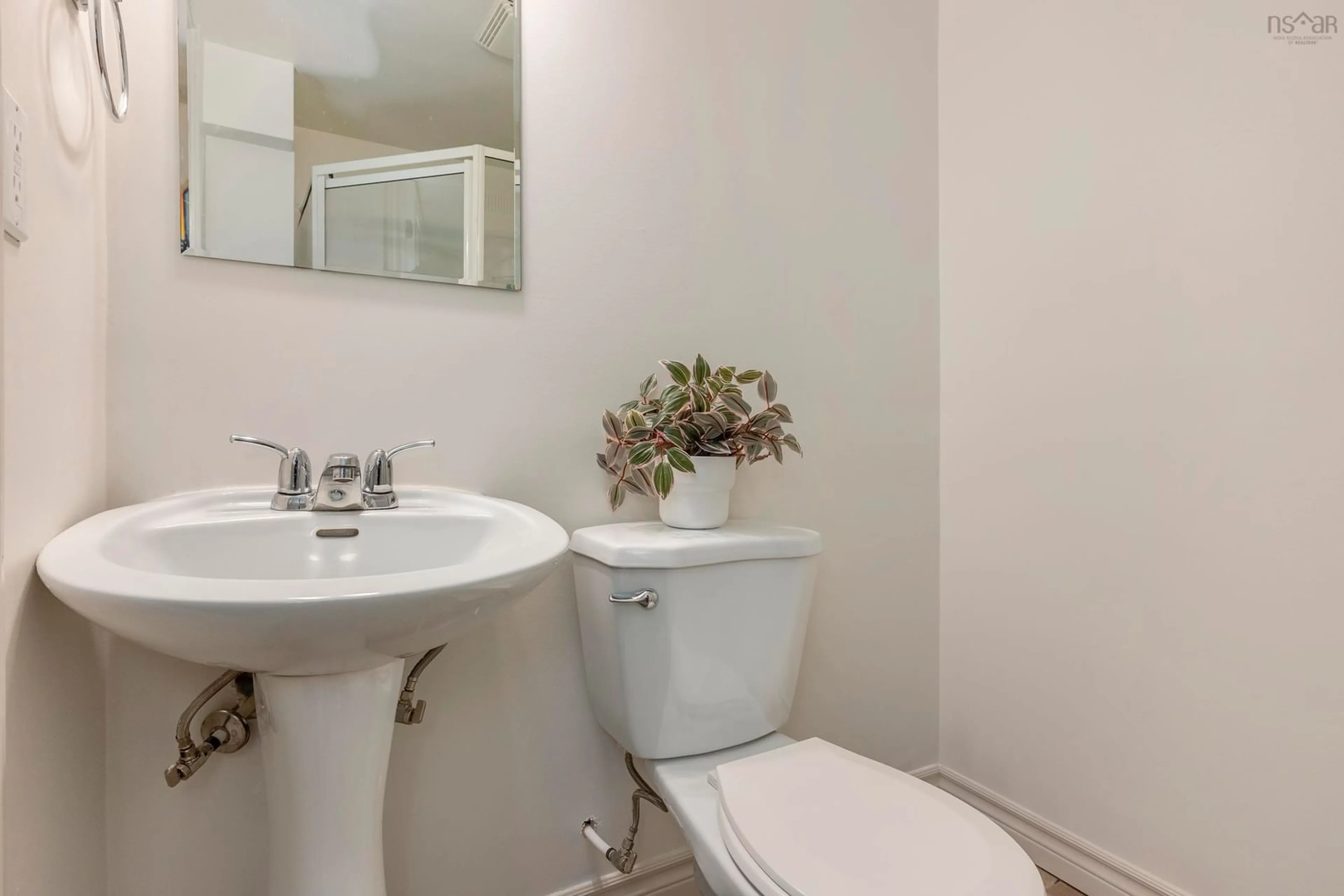 Standard bathroom, ceramic/tile floor for 7 Maple Dr, Dartmouth Nova Scotia B2X 1C1