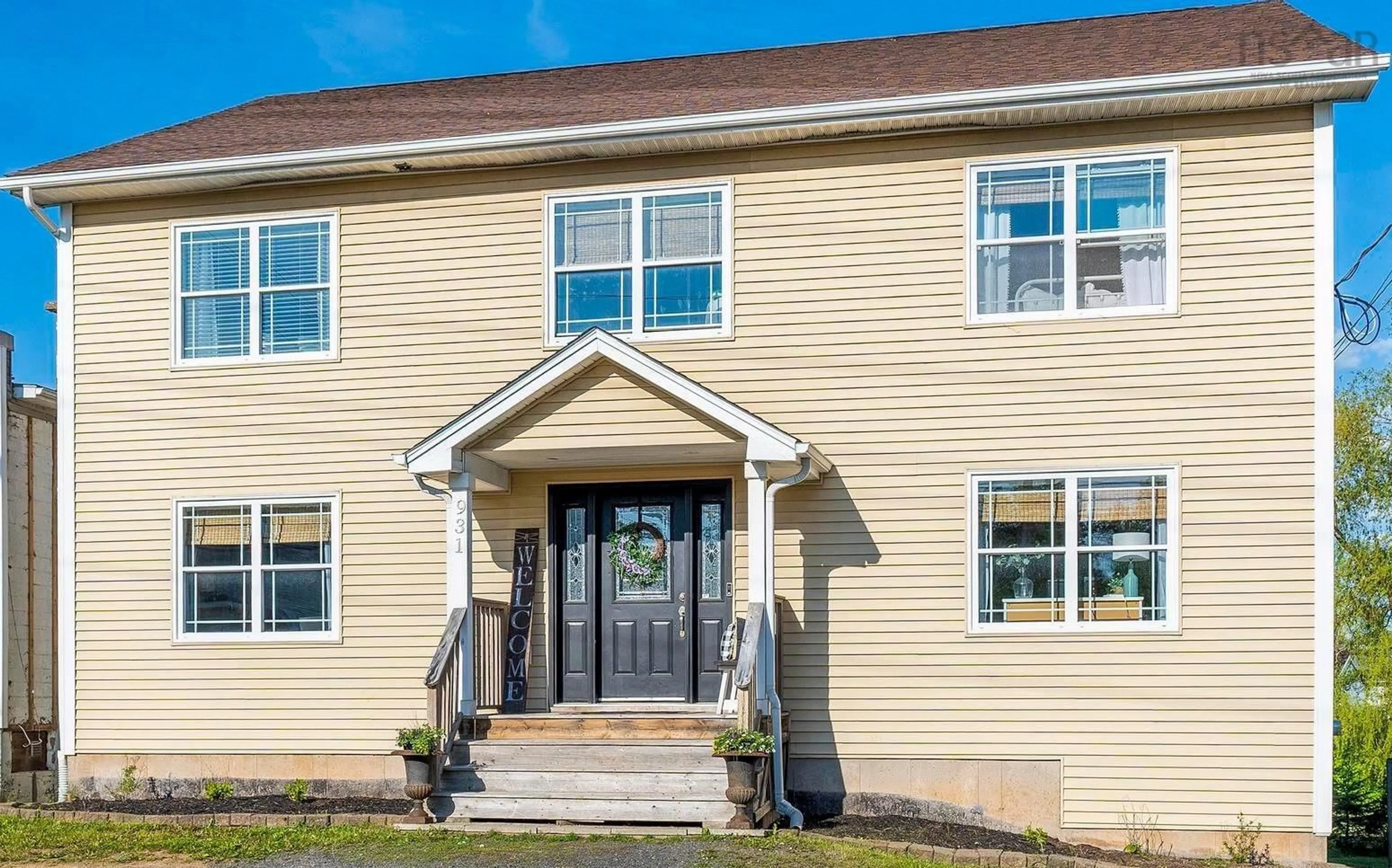 Home with vinyl exterior material, building for 931 King St, Windsor Nova Scotia B0N 2T0