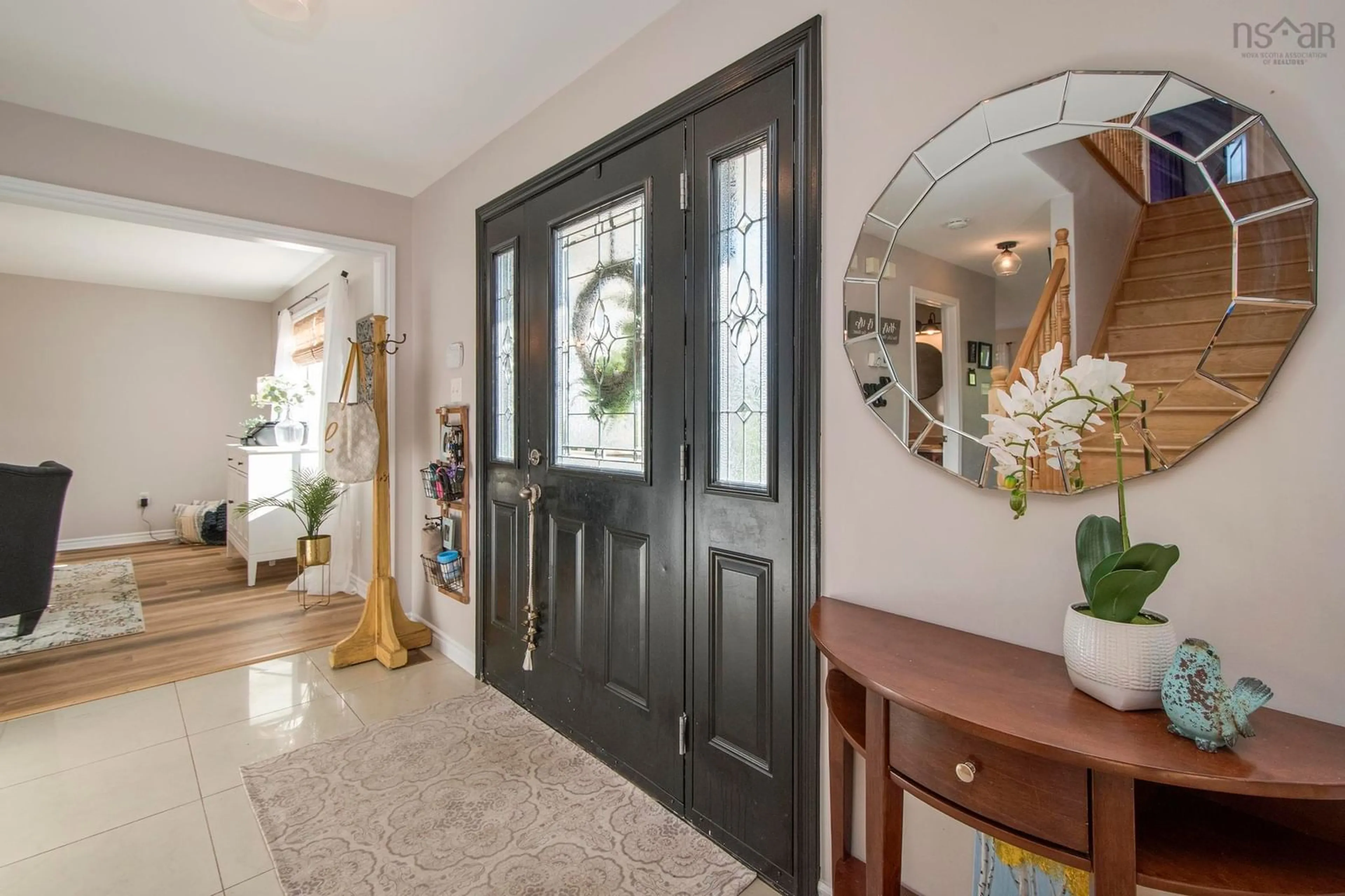 Indoor entryway for 931 King St, Windsor Nova Scotia B0N 2T0