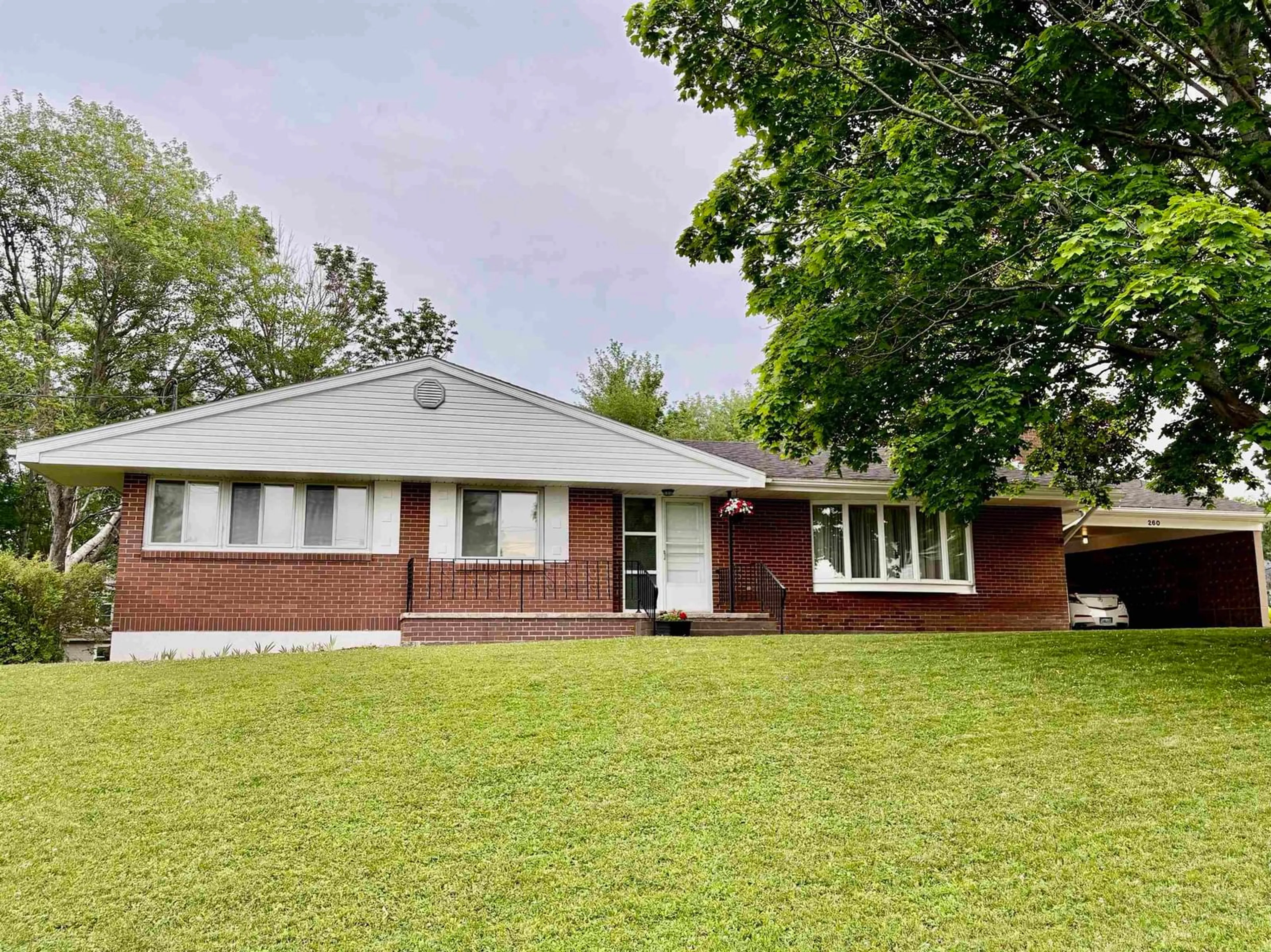 Home with brick exterior material, street for 260 Linden Ave, New Glasgow Nova Scotia B2H 2A7