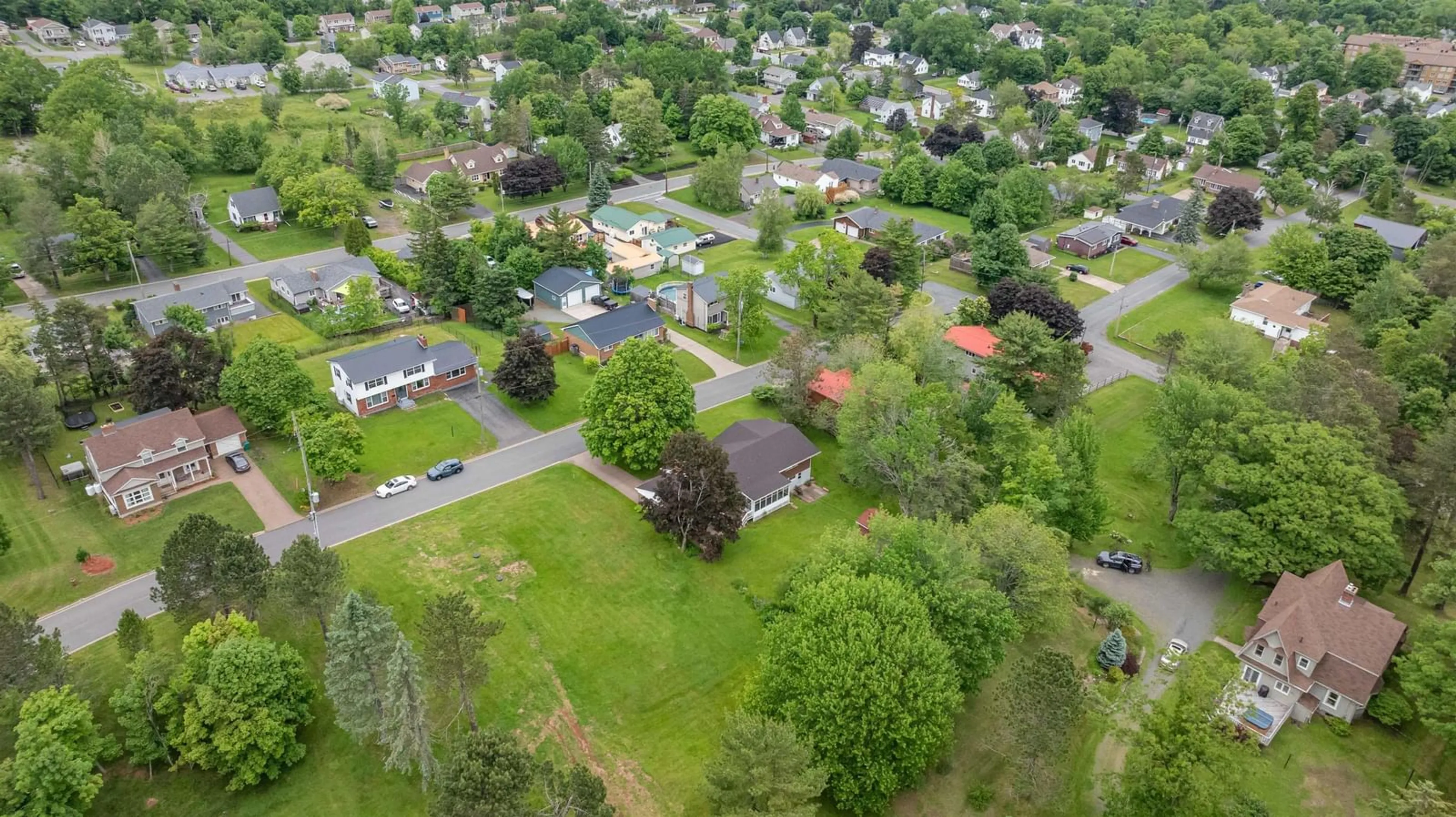 A pic from outside/outdoor area/front of a property/back of a property/a pic from drone, street for 260 Linden Ave, New Glasgow Nova Scotia B2H 2A7