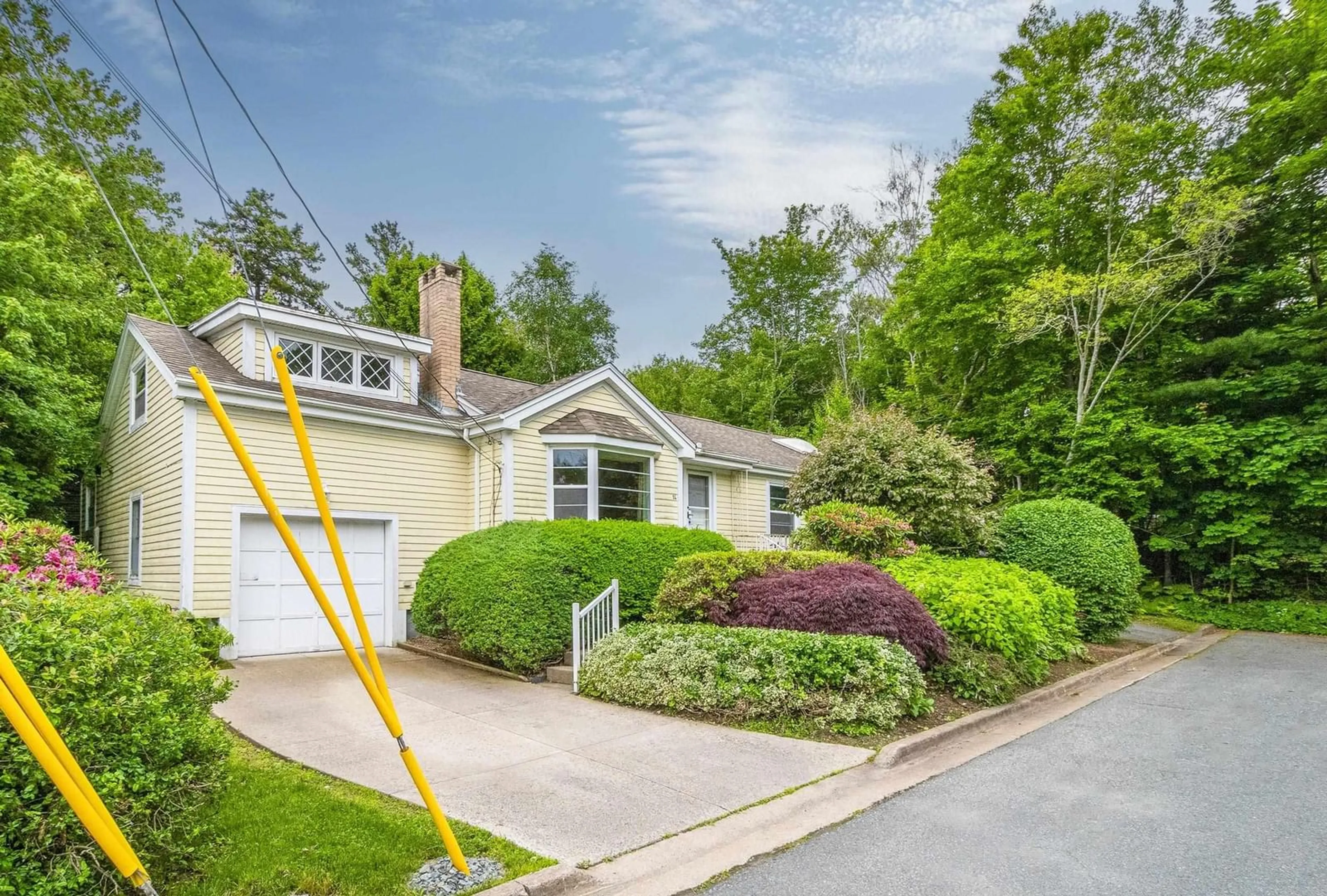 A pic from outside/outdoor area/front of a property/back of a property/a pic from drone, street for 14 Retreat Ave, Halifax Nova Scotia B3N 1Y2