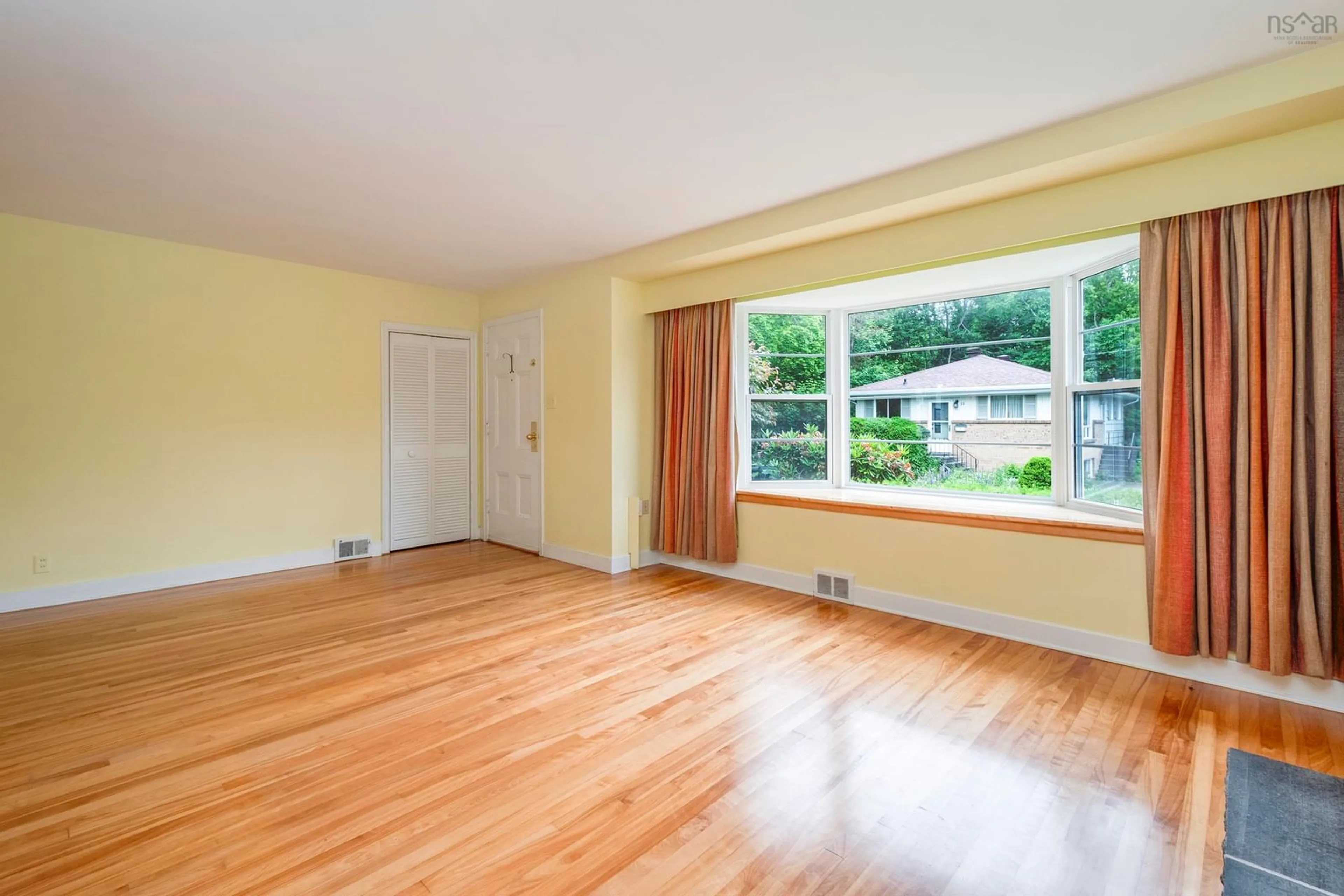 A pic of a room for 14 Retreat Ave, Halifax Nova Scotia B3N 1Y2