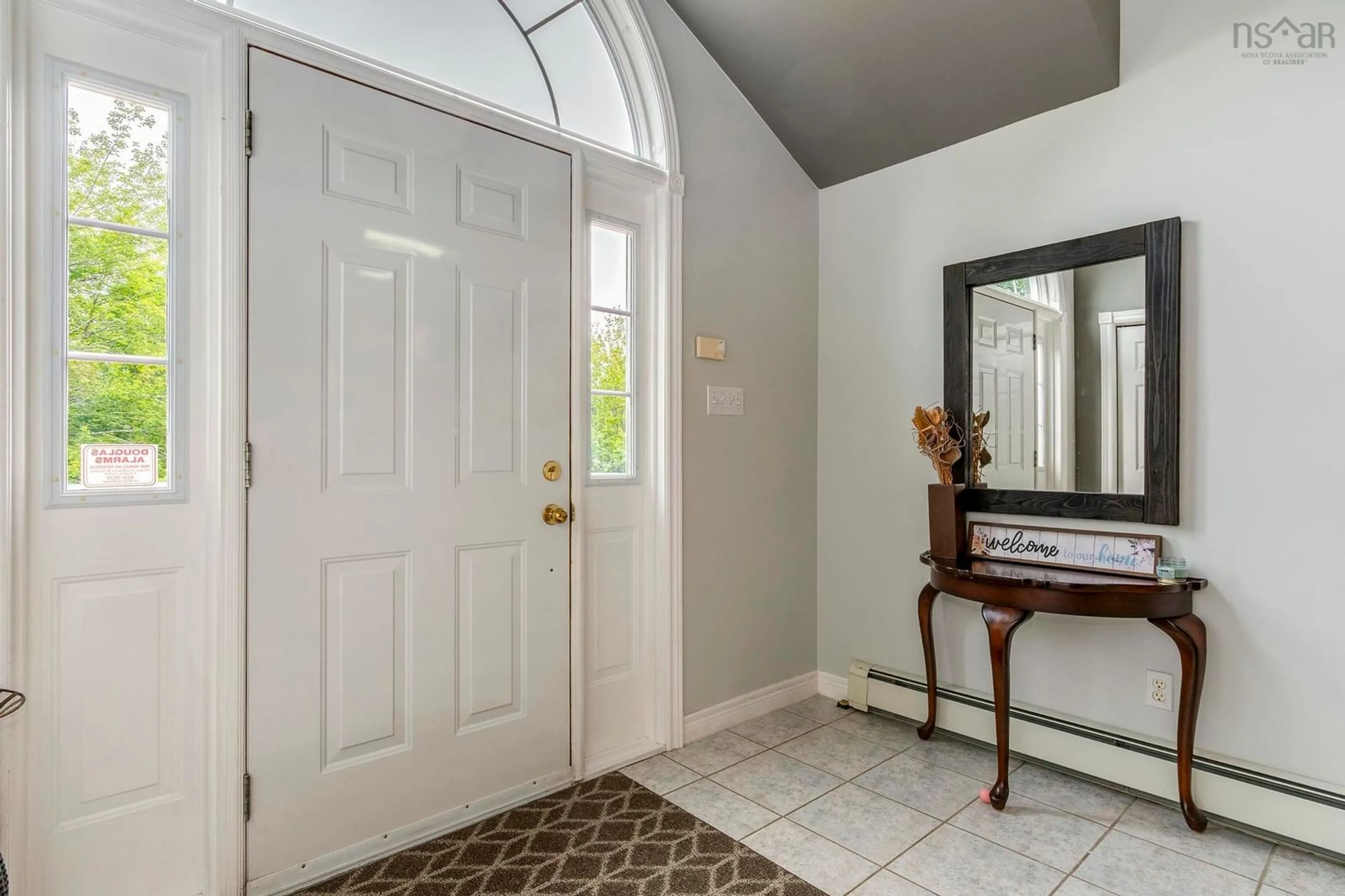 Indoor entryway for 19 Bainbridge Court, Dartmouth Nova Scotia B2Z 1J5