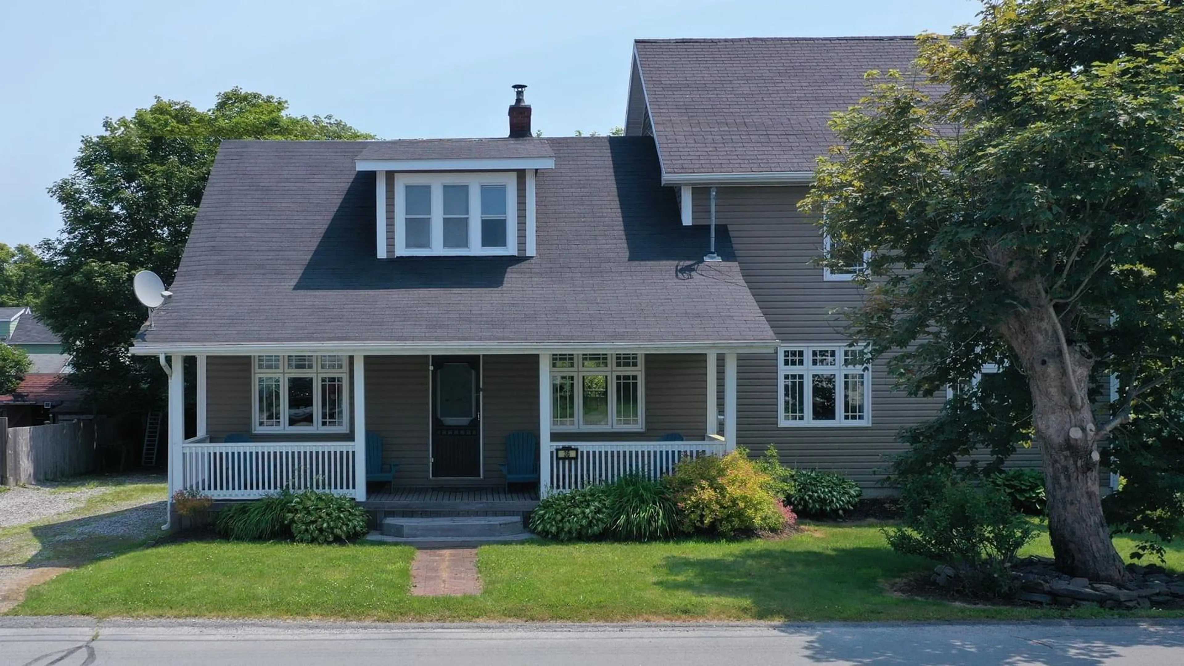 Home with vinyl exterior material, street for 36 North St, Lockeport Nova Scotia B0T 1L0