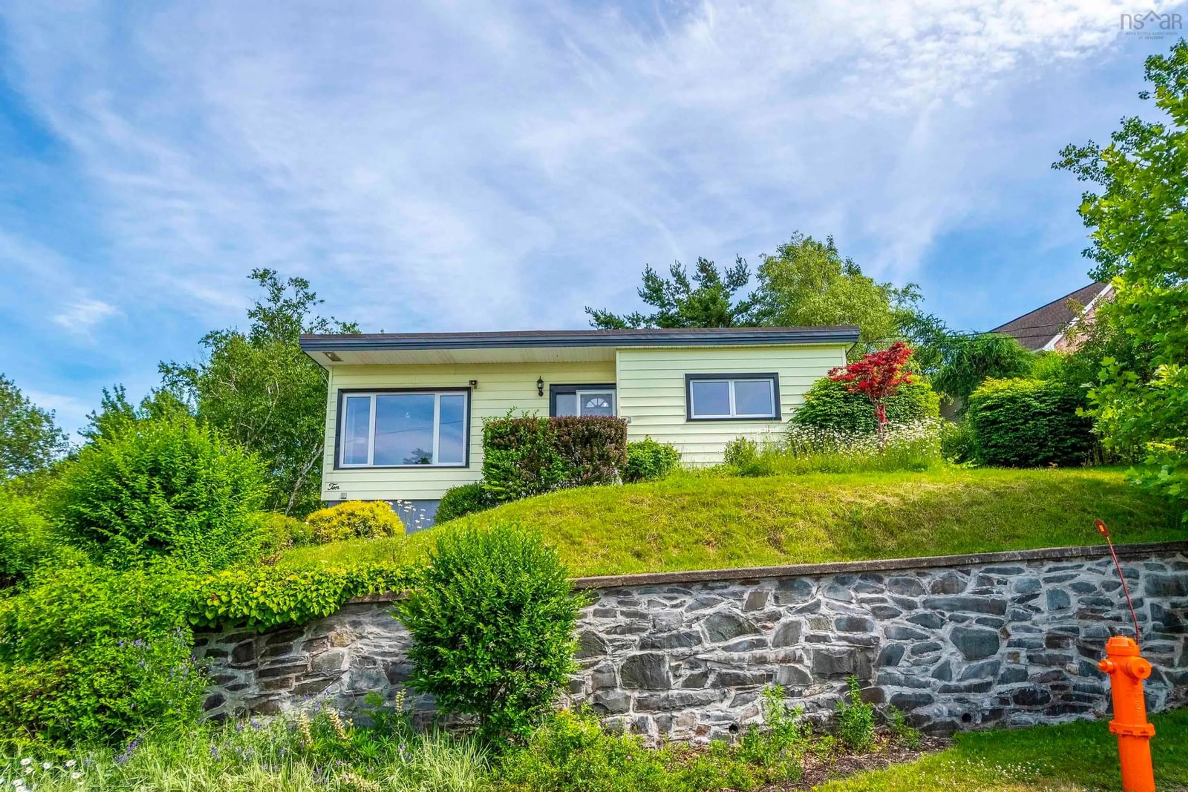 A pic from outside/outdoor area/front of a property/back of a property/a pic from drone, building for 10 Forward Ave, Halifax Nova Scotia B3P 1S4