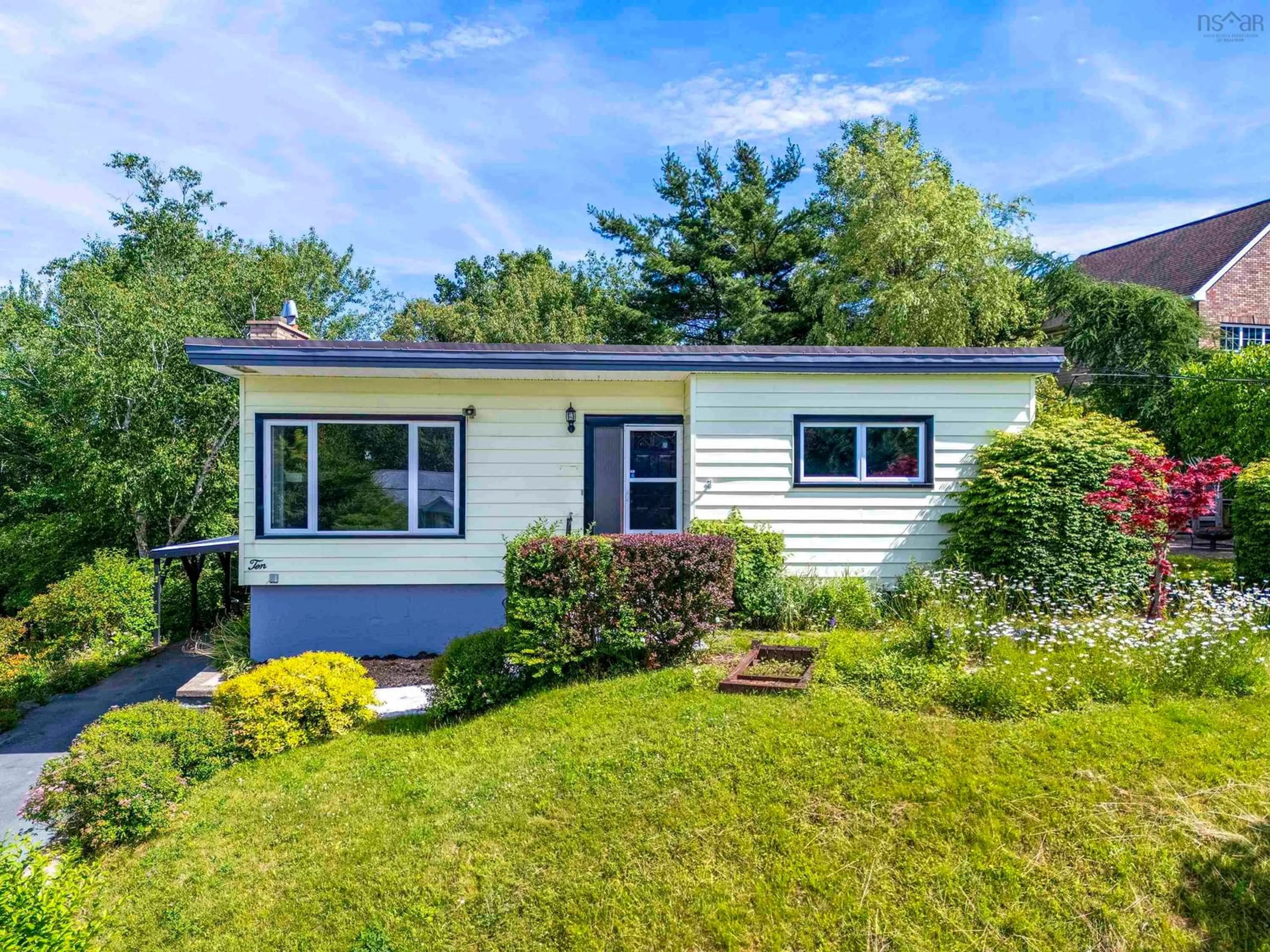 Home with vinyl exterior material, unknown for 10 Forward Ave, Halifax Nova Scotia B3P 1S4