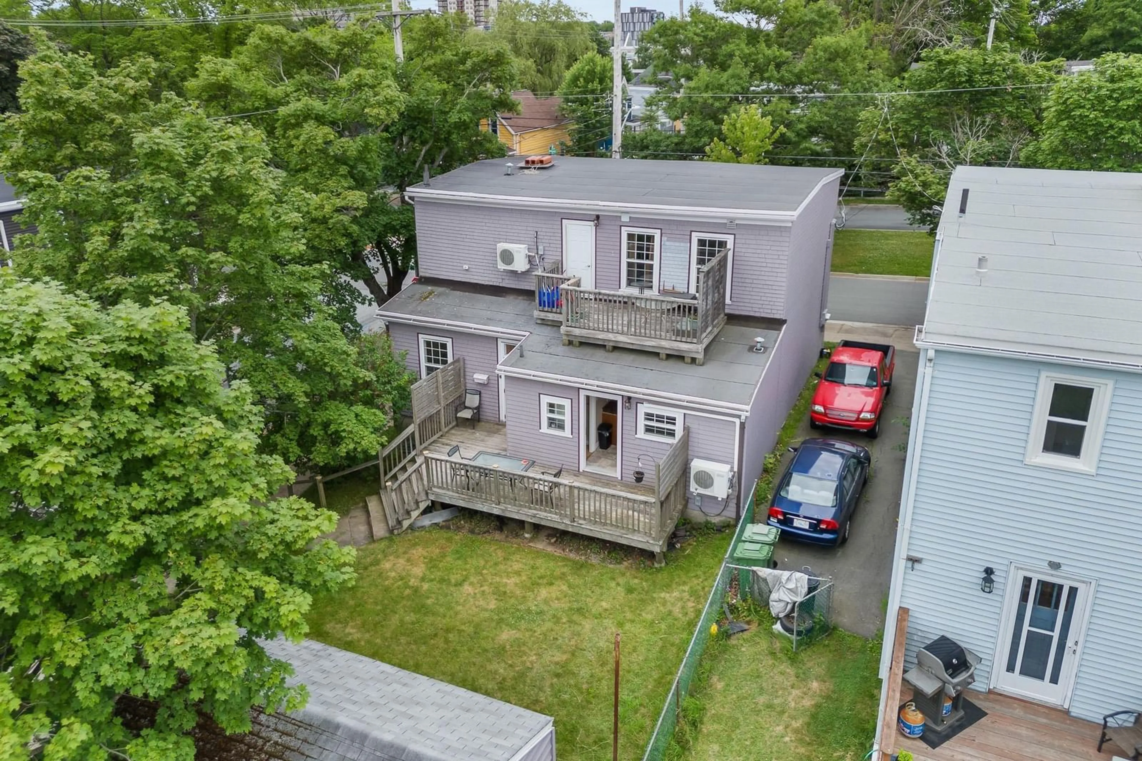 A pic from outside/outdoor area/front of a property/back of a property/a pic from drone, unknown for 3201 Agricola St, Halifax Nova Scotia B3K 4G9
