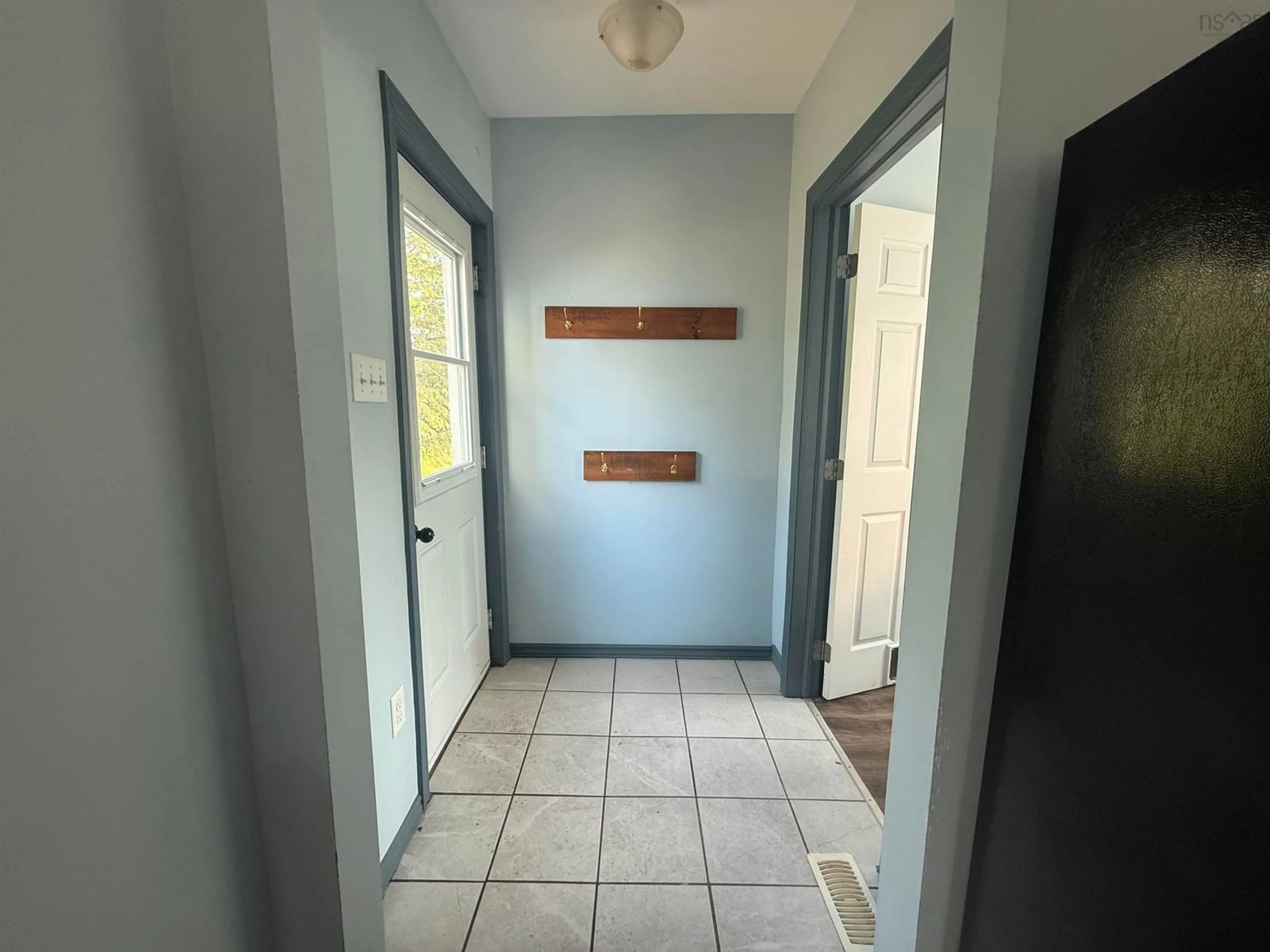 Indoor entryway for 2290 Western Ave, Parrsboro Nova Scotia B0M 1S0