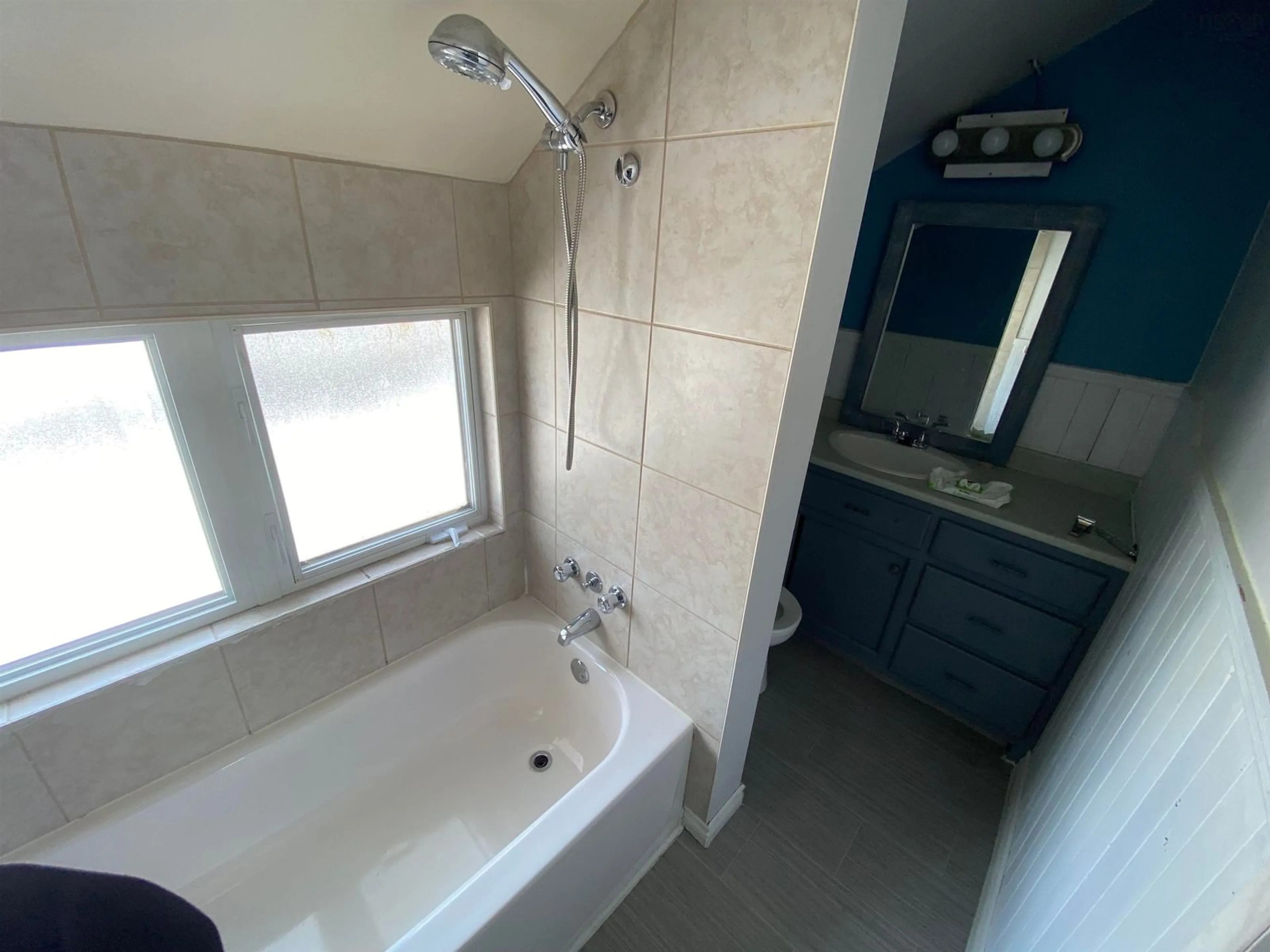 Standard bathroom, ceramic/tile floor for 521/523 George St, New Waterford Nova Scotia B1H 4E2