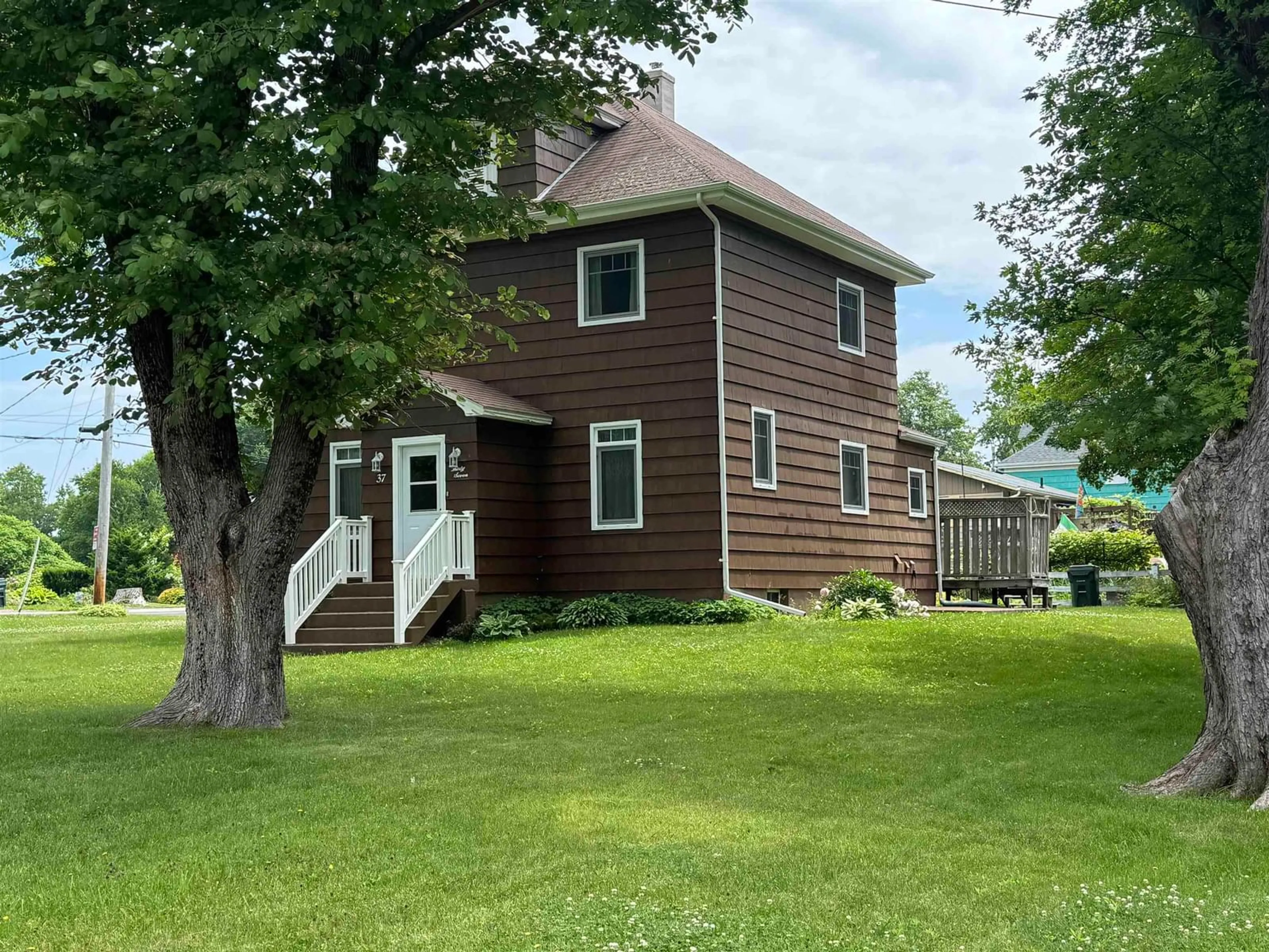 A pic from outside/outdoor area/front of a property/back of a property/a pic from drone, street for 37 Beech St, Sydney Mines Nova Scotia B1V 1J2