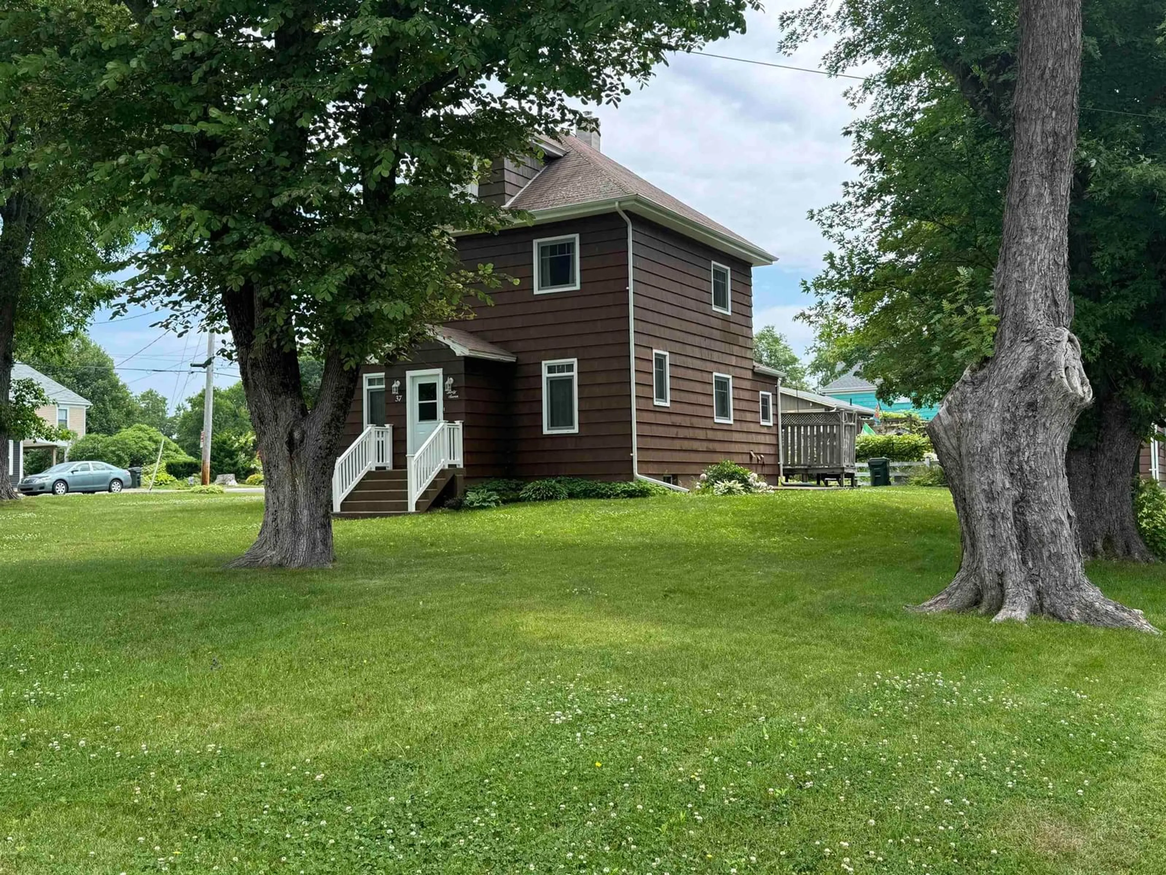 A pic from outside/outdoor area/front of a property/back of a property/a pic from drone, unknown for 37 Beech St, Sydney Mines Nova Scotia B1V 1J2