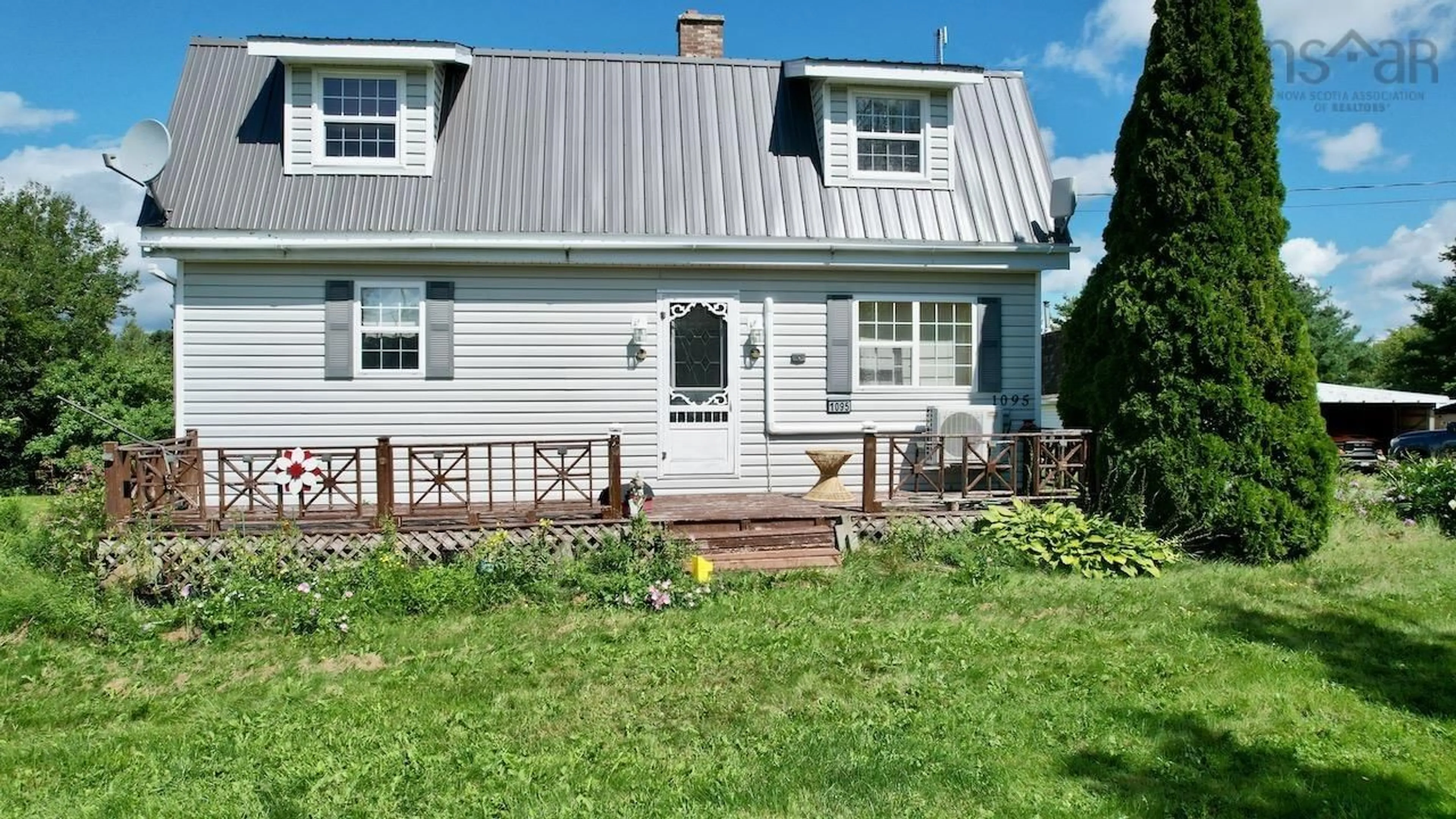 Home with vinyl exterior material, street for 1095 Hansford Rd, Oxford Nova Scotia B0M 1P0