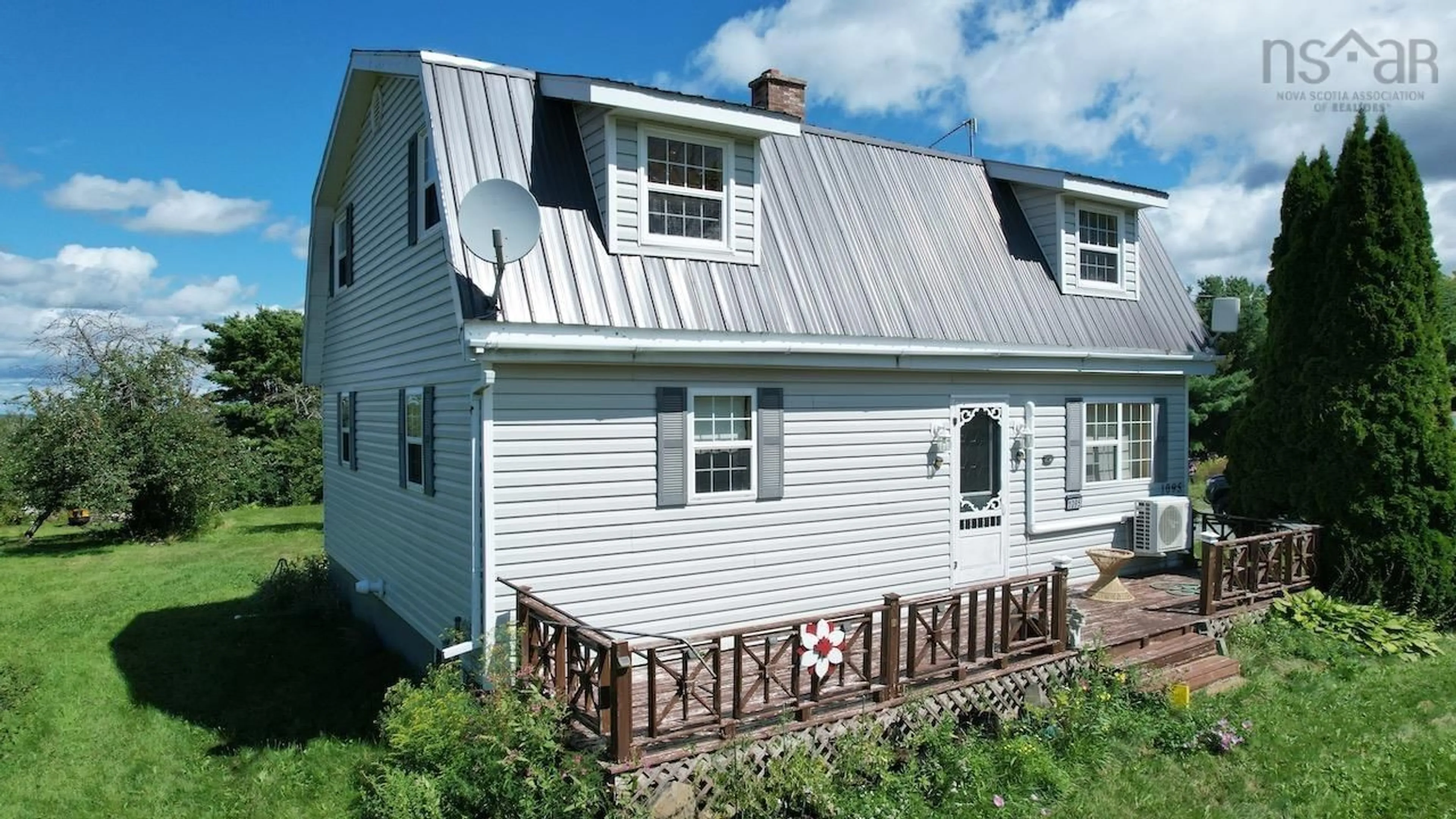 Home with vinyl exterior material, building for 1095 Hansford Rd, Oxford Nova Scotia B0M 1P0