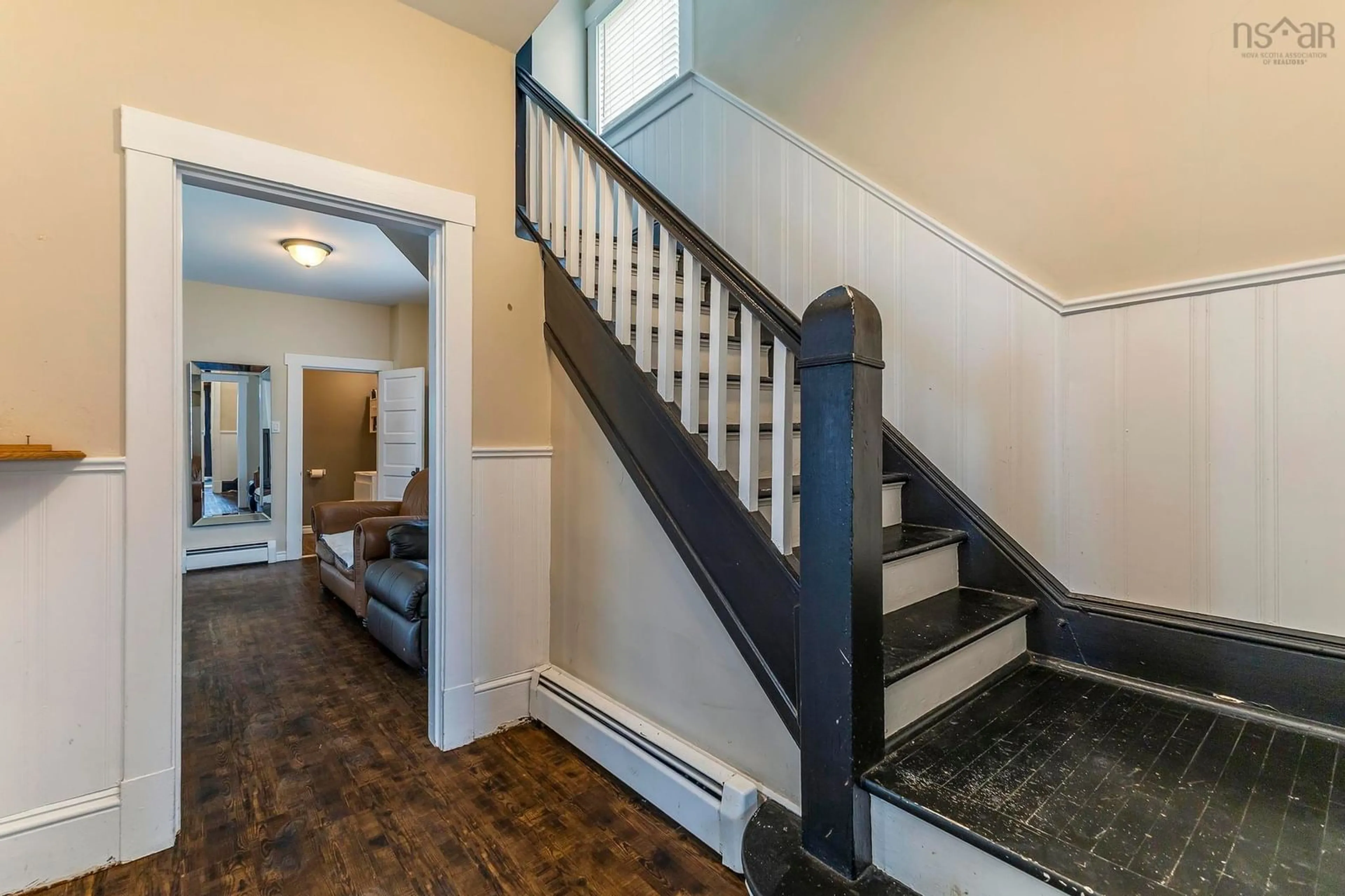 Indoor foyer for 326 Shelburne St, New Glasgow Nova Scotia B2H 3K4