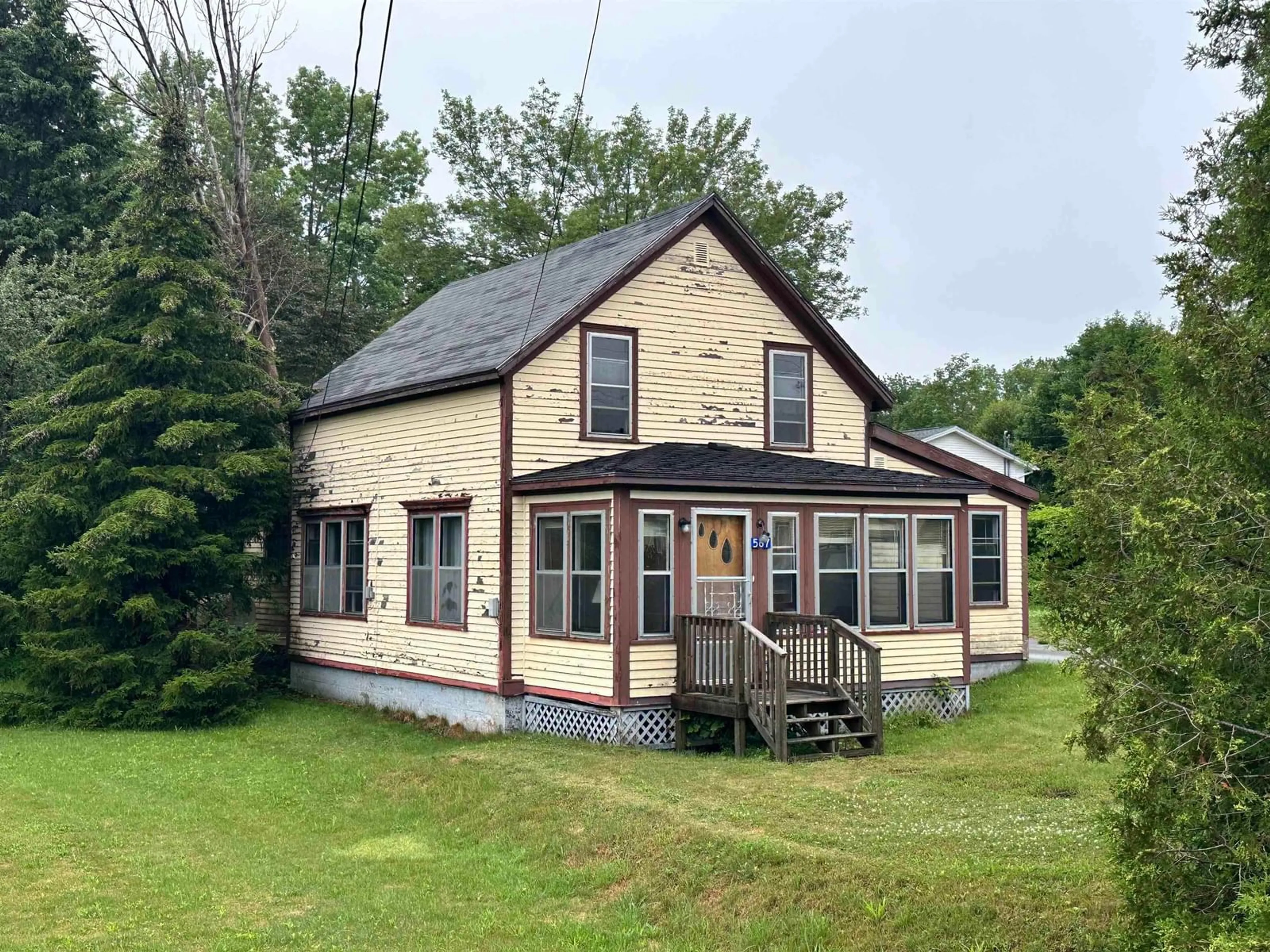 Home with vinyl exterior material, building for 567 Main St, Liverpool Nova Scotia B0T 1K0