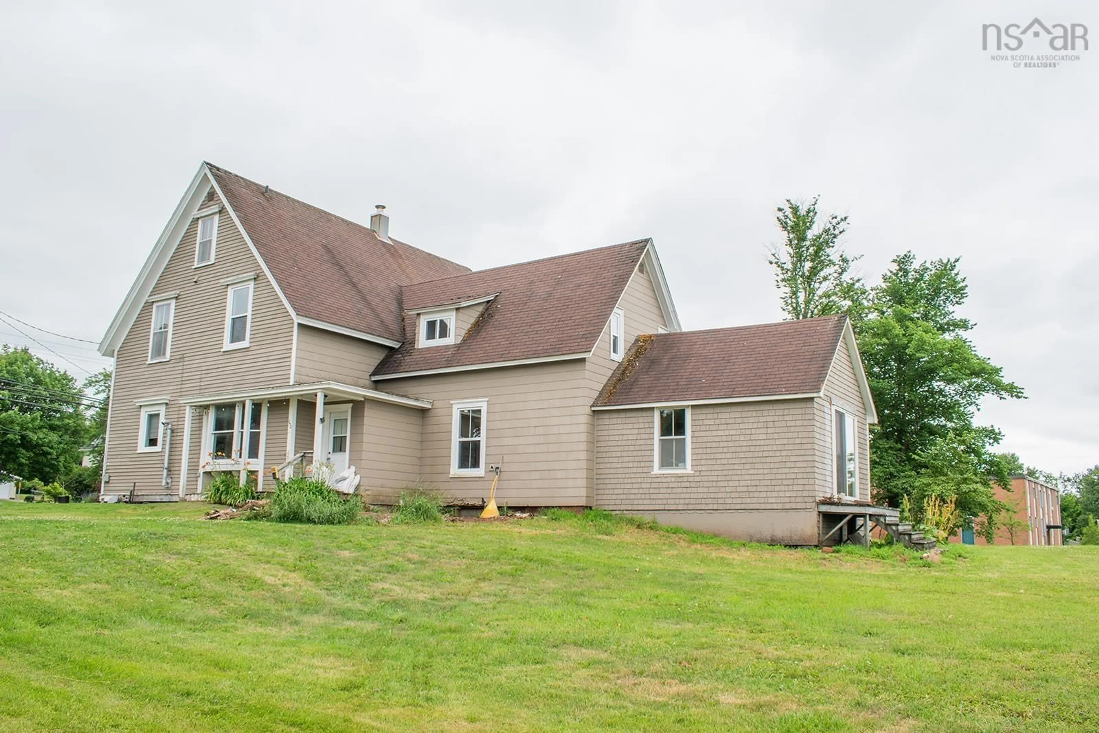 A pic from outside/outdoor area/front of a property/back of a property/a pic from drone, unknown for 230 Victoria St, Amherst Nova Scotia B4H 1Y9