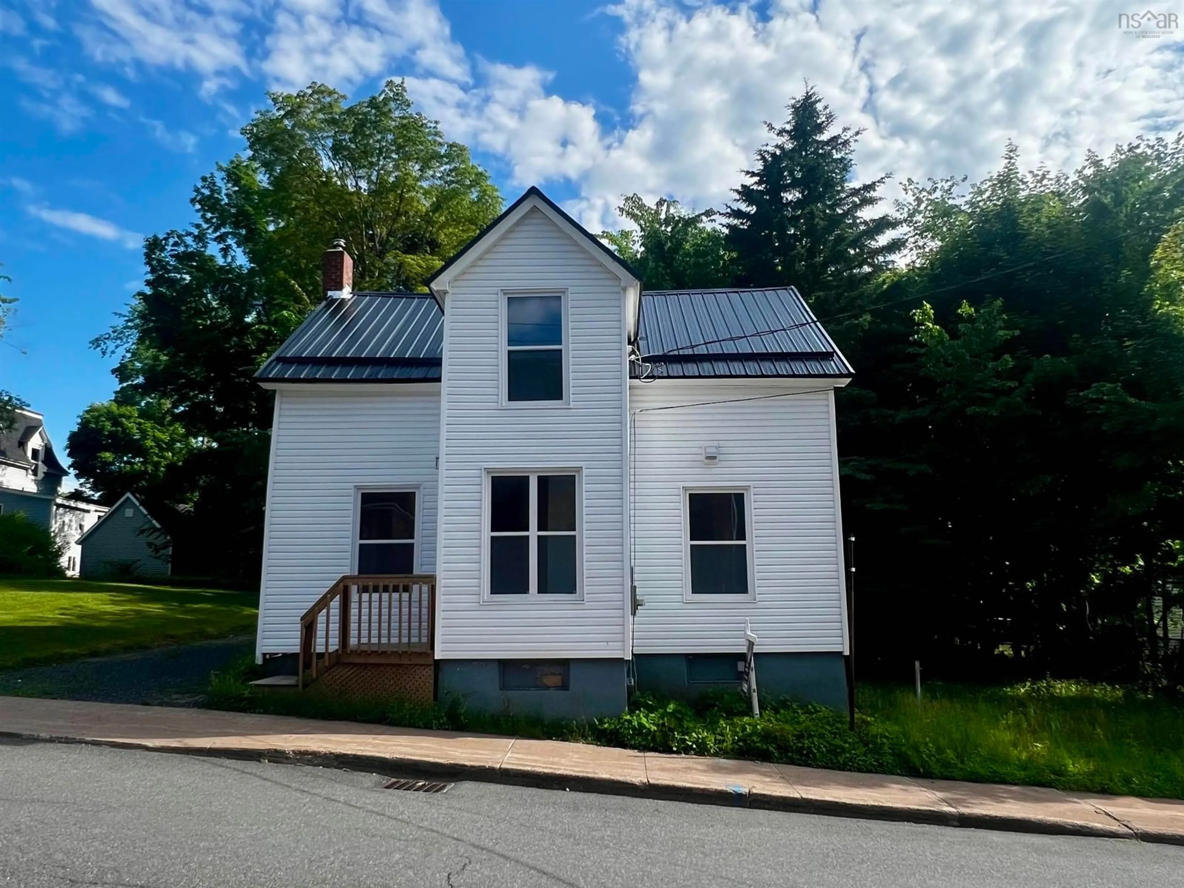 Unknown for 221 Maclean St, New Glasgow Nova Scotia B2H 4M8