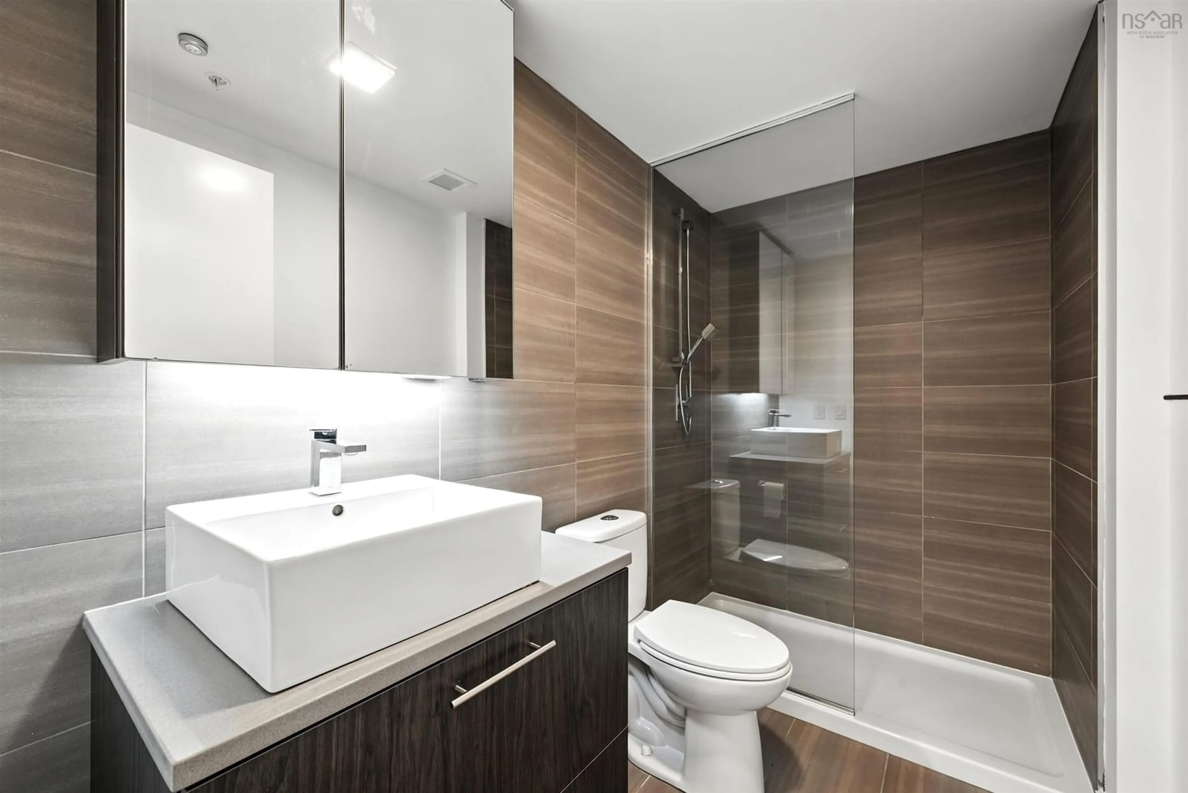 Standard bathroom, ceramic/tile floor for 1048 Wellington St #519, Halifax Nova Scotia B3H 2Z8