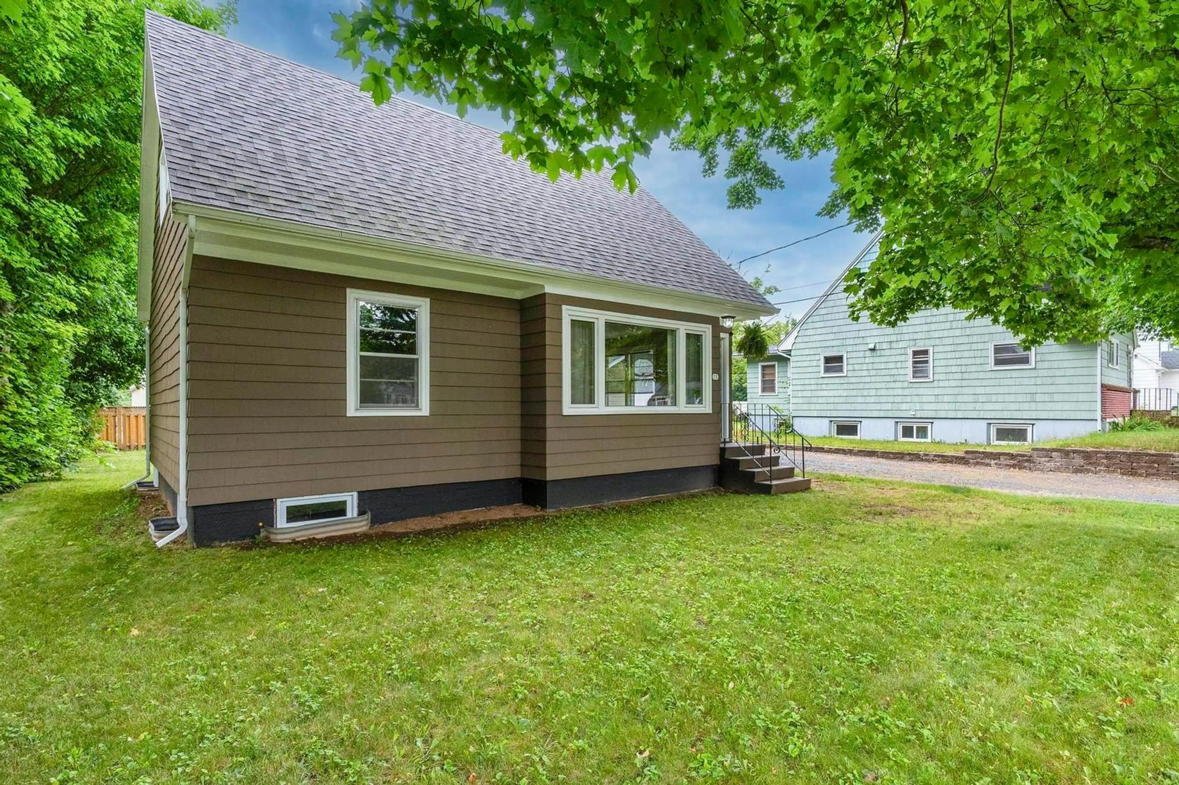 Home with vinyl exterior material, street for 13 Lynwood Ave, Kentville Nova Scotia B4N 1A9