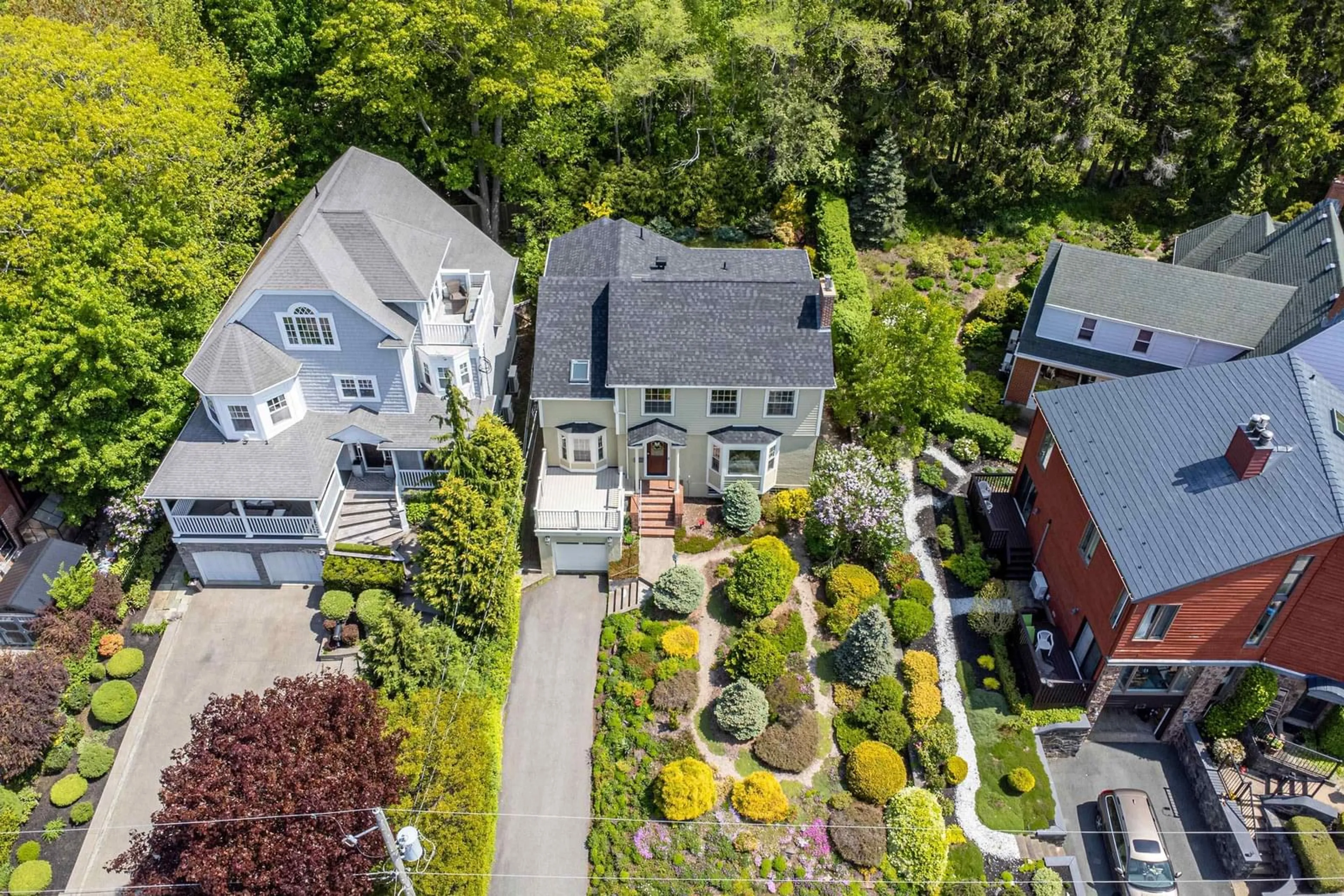 A pic from outside/outdoor area/front of a property/back of a property/a pic from drone, street for 1111 Rockcliffe St, Halifax Nova Scotia B3H 3Y7