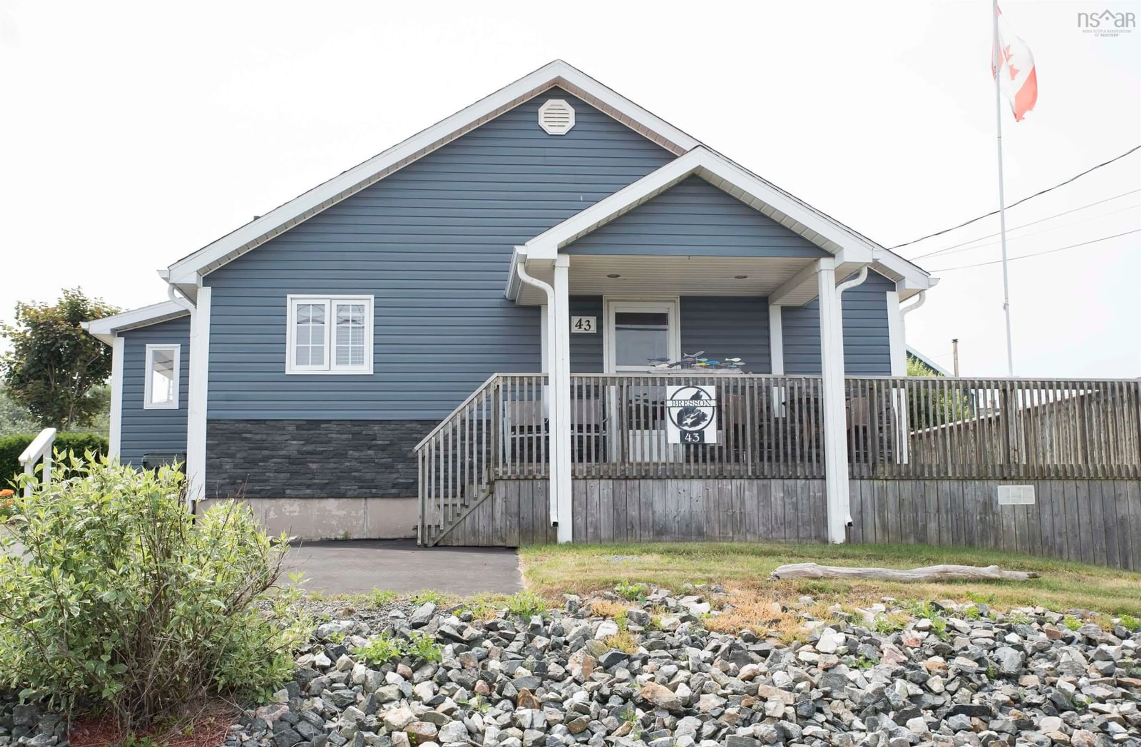Home with vinyl exterior material, unknown for 43 Lingan Street St, Dominion Nova Scotia B1G 1K9