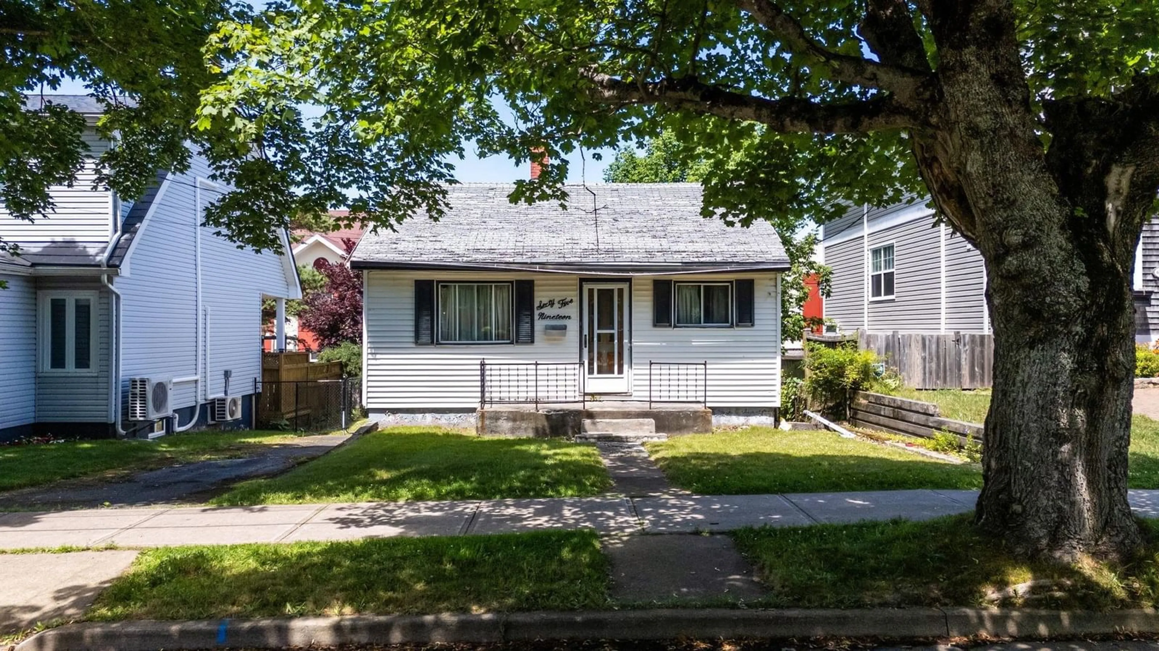 Home with vinyl exterior material, street for 6519 Chester Ave, Halifax Nova Scotia B3L 2P5