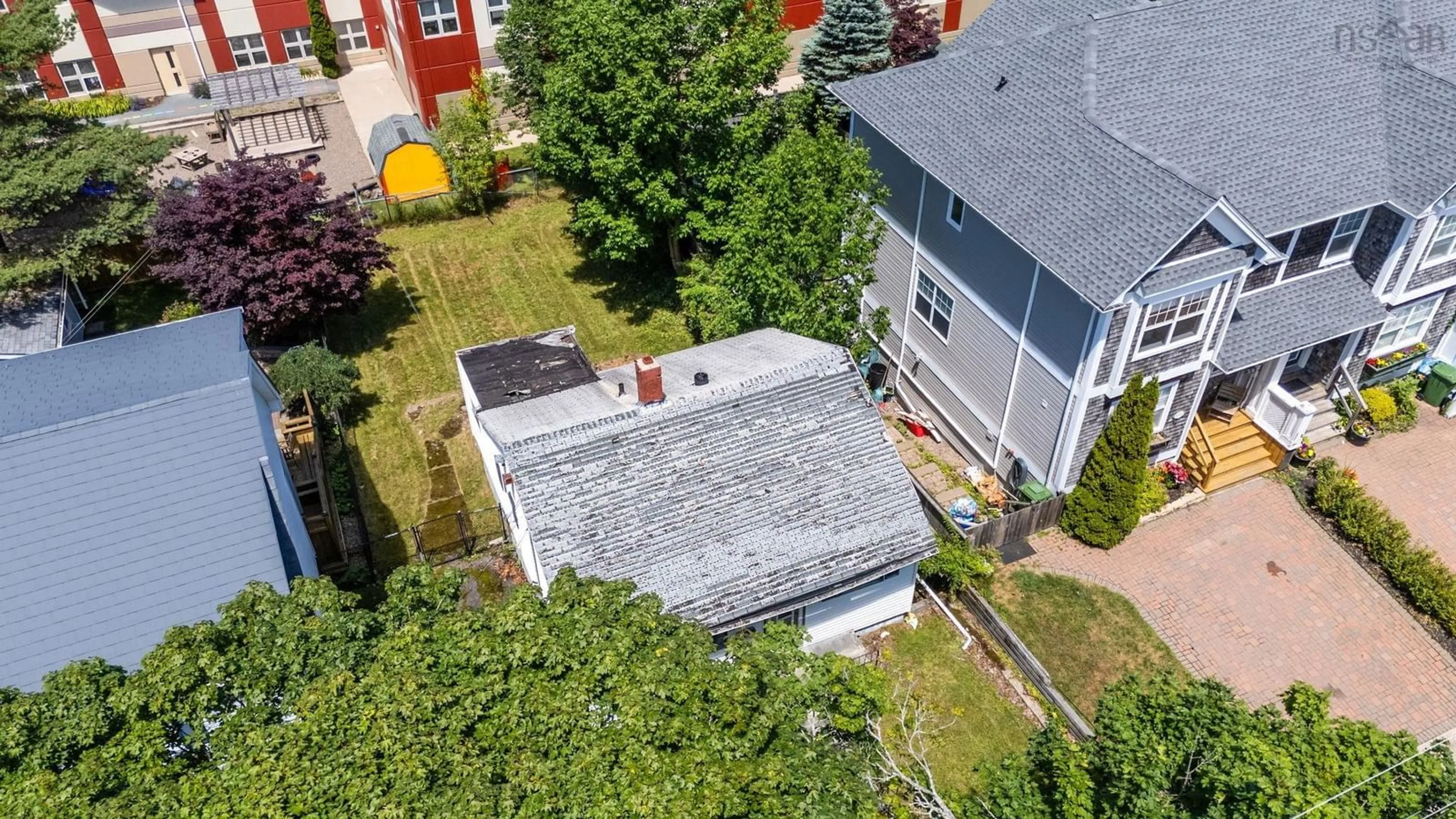 A pic from outside/outdoor area/front of a property/back of a property/a pic from drone, street for 6519 Chester Ave, Halifax Nova Scotia B3L 2P5