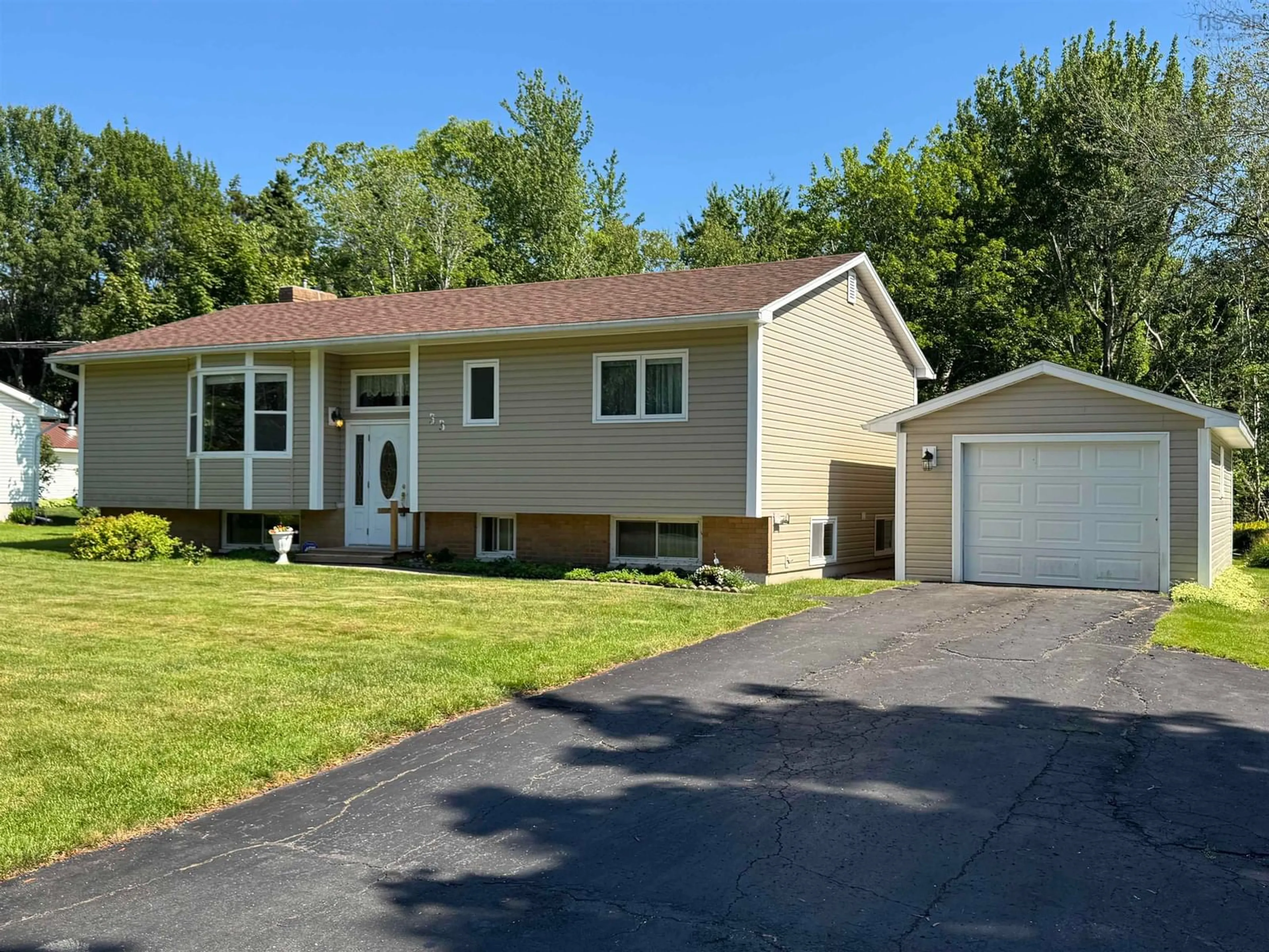Home with vinyl exterior material, street for 33 Birch Hill Dr, Stellarton Nova Scotia B0K 1S0