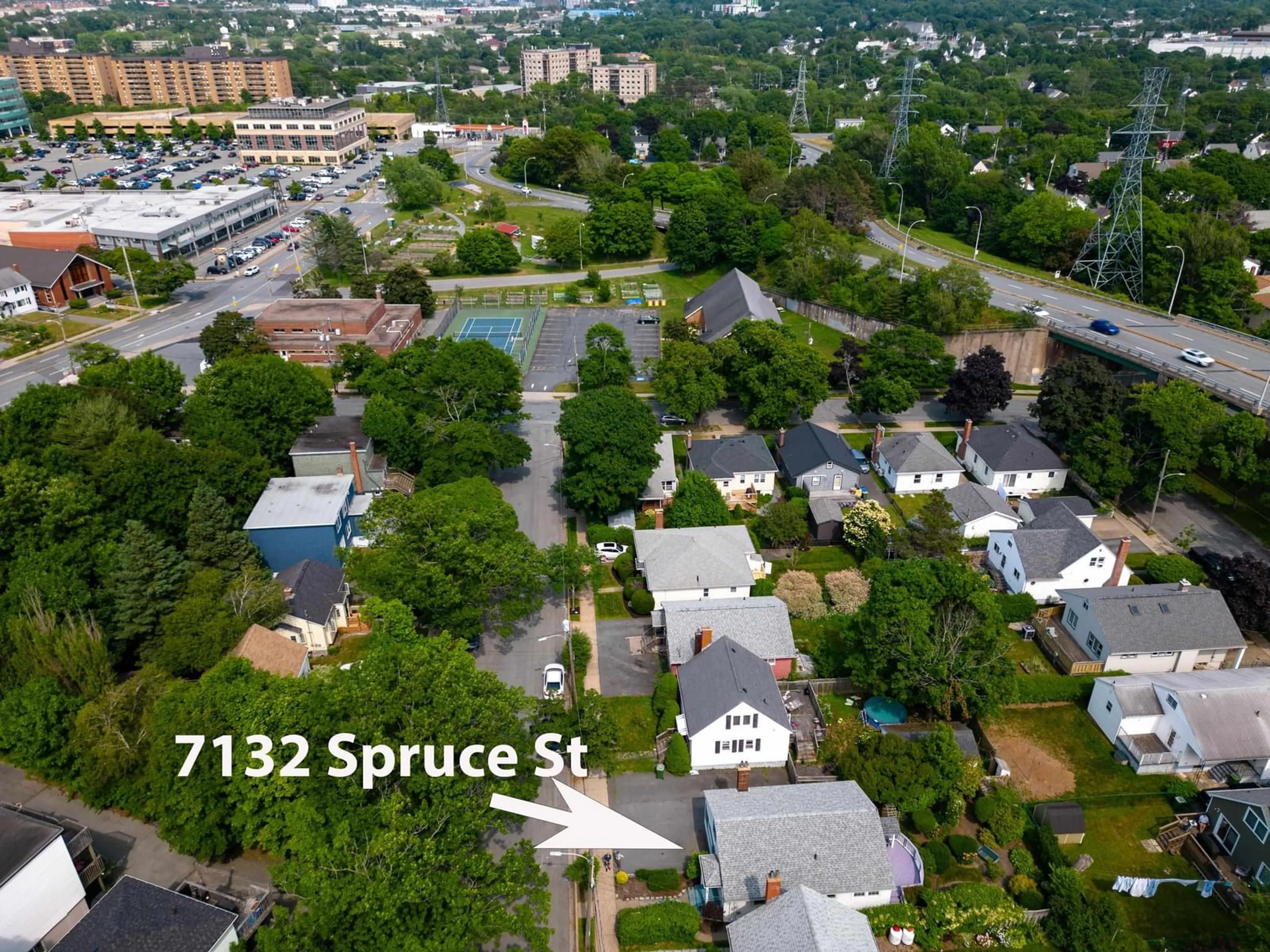 A pic from outside/outdoor area/front of a property/back of a property/a pic from drone, street for 7132 Spruce St, Halifax Nova Scotia B3L 2M5