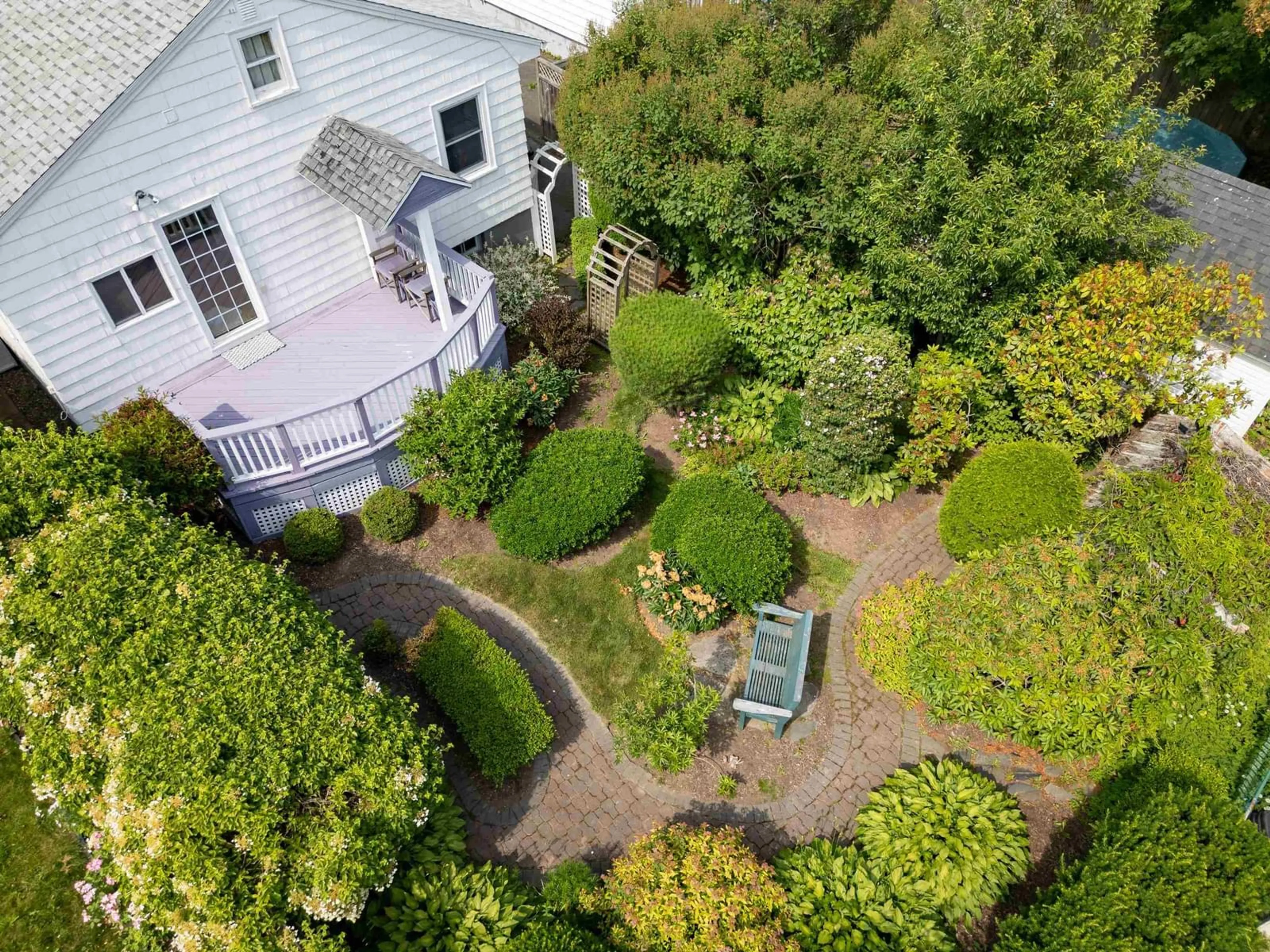 A pic from outside/outdoor area/front of a property/back of a property/a pic from drone, street for 7132 Spruce St, Halifax Nova Scotia B3L 2M5