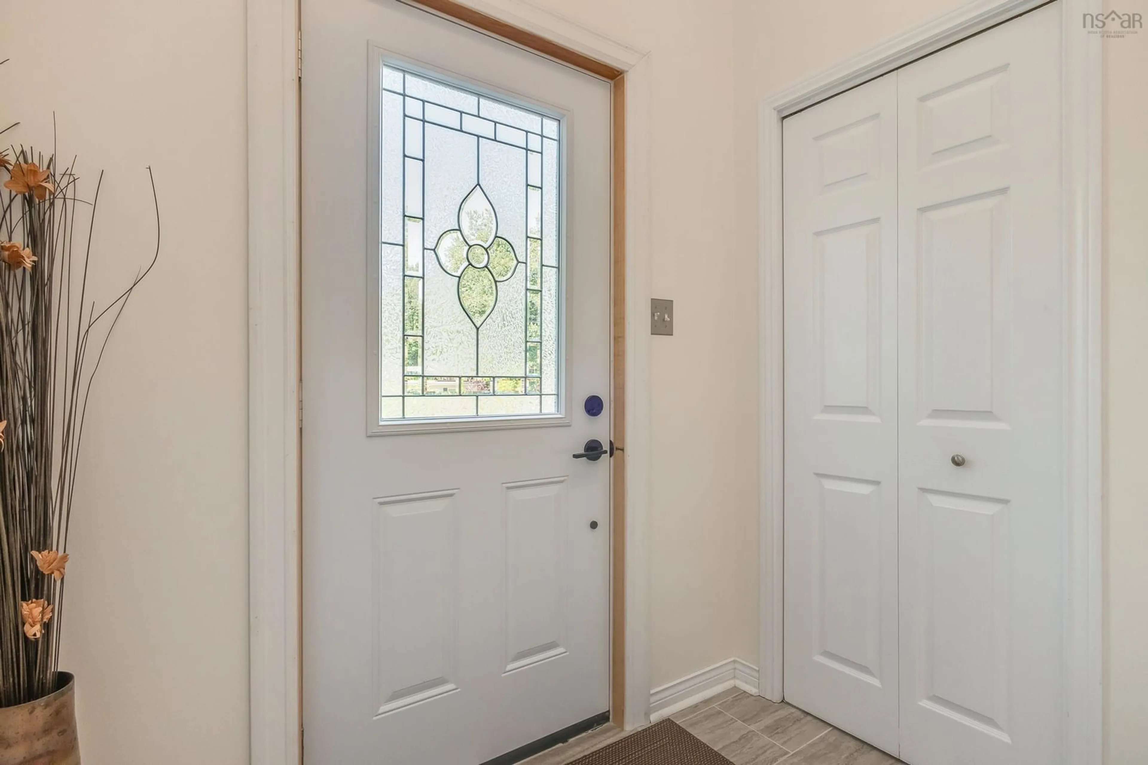 Indoor entryway for 115 Sunset Dr, Kingston Nova Scotia B0P 1R0