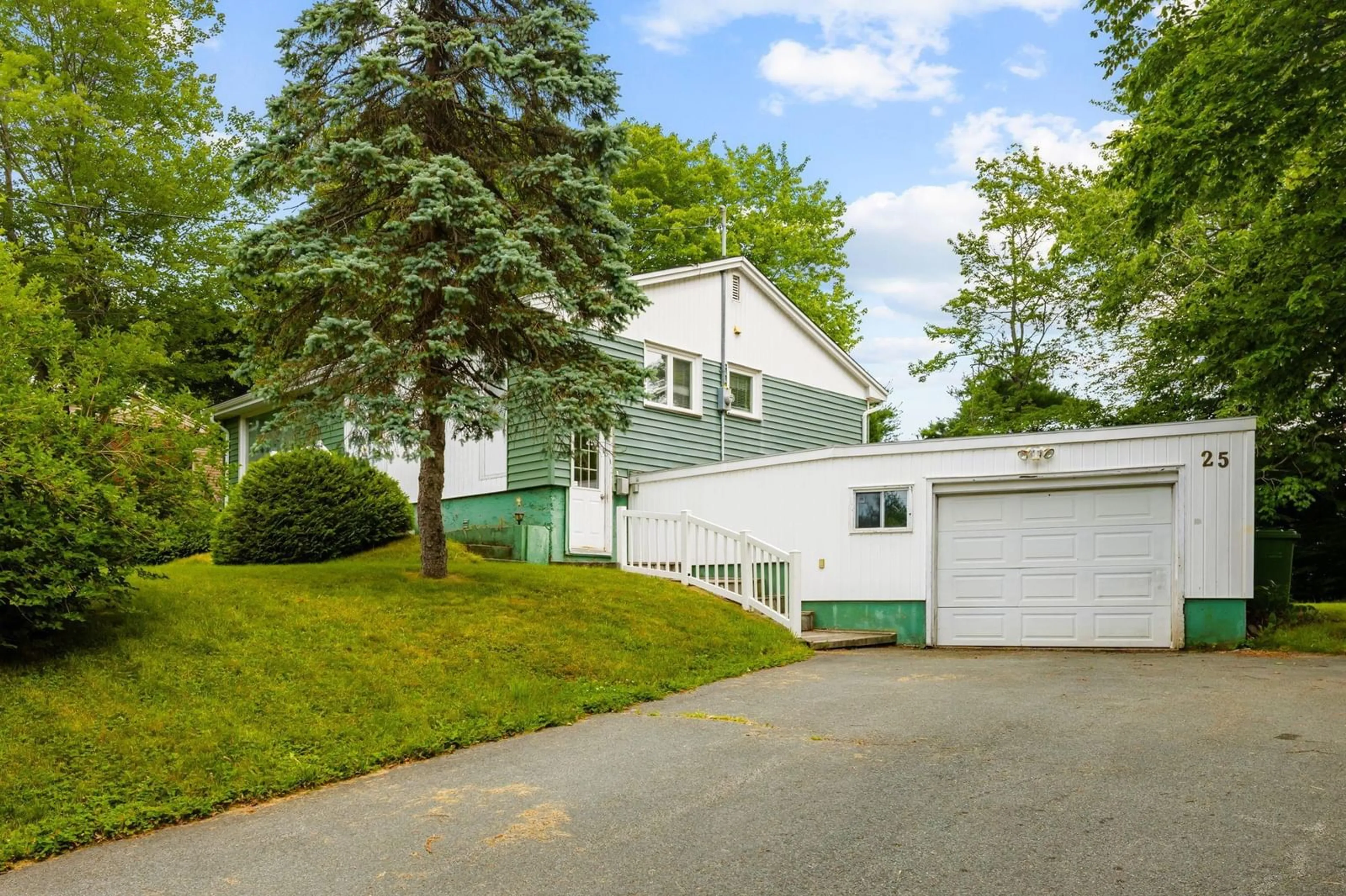 Home with vinyl exterior material, street for 25 White St, Dartmouth Nova Scotia B2X 2P6