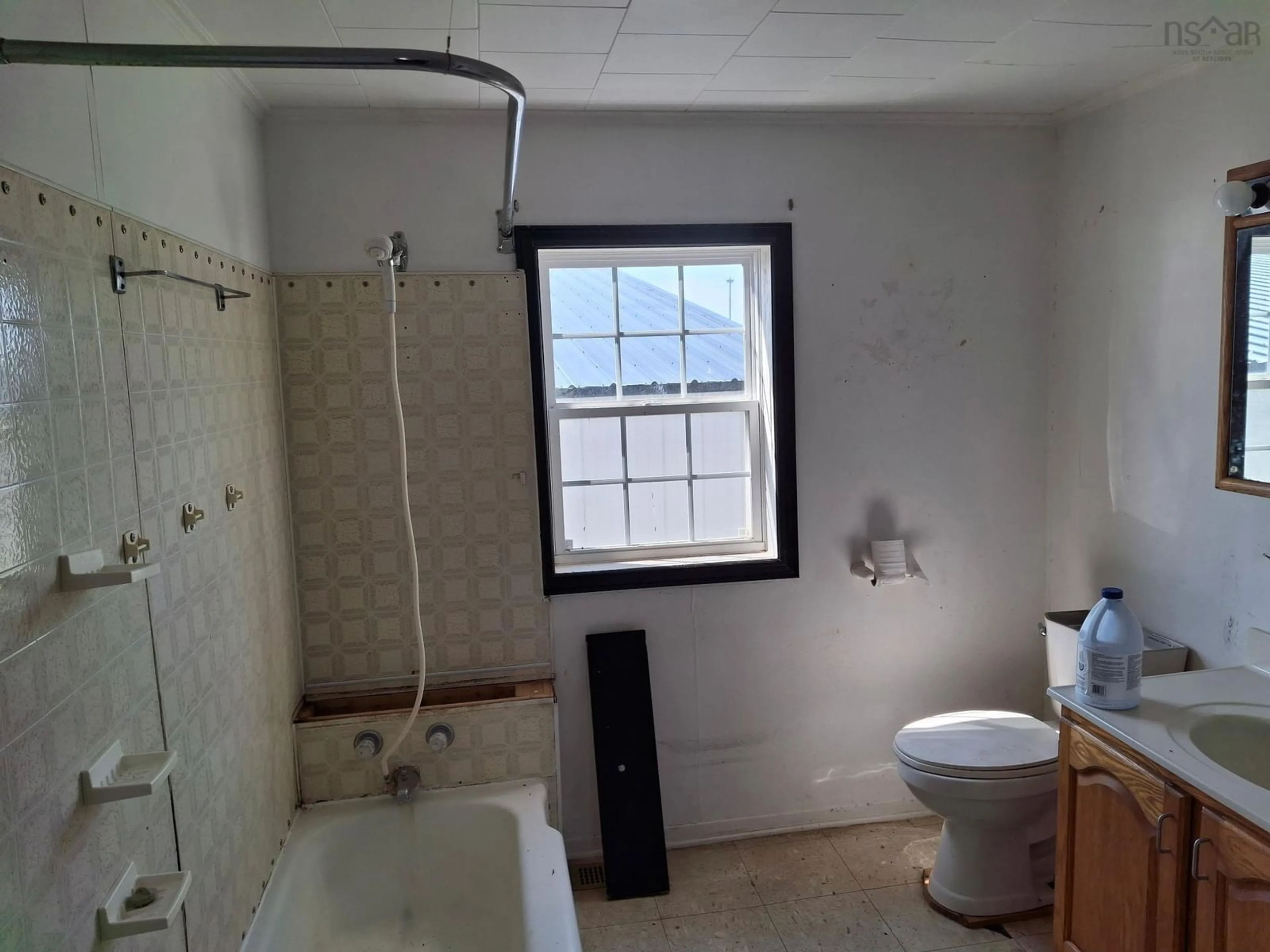 Standard bathroom, unknown for 15409 A&B Cabot Trail, Chéticamp Nova Scotia B0E 1H0