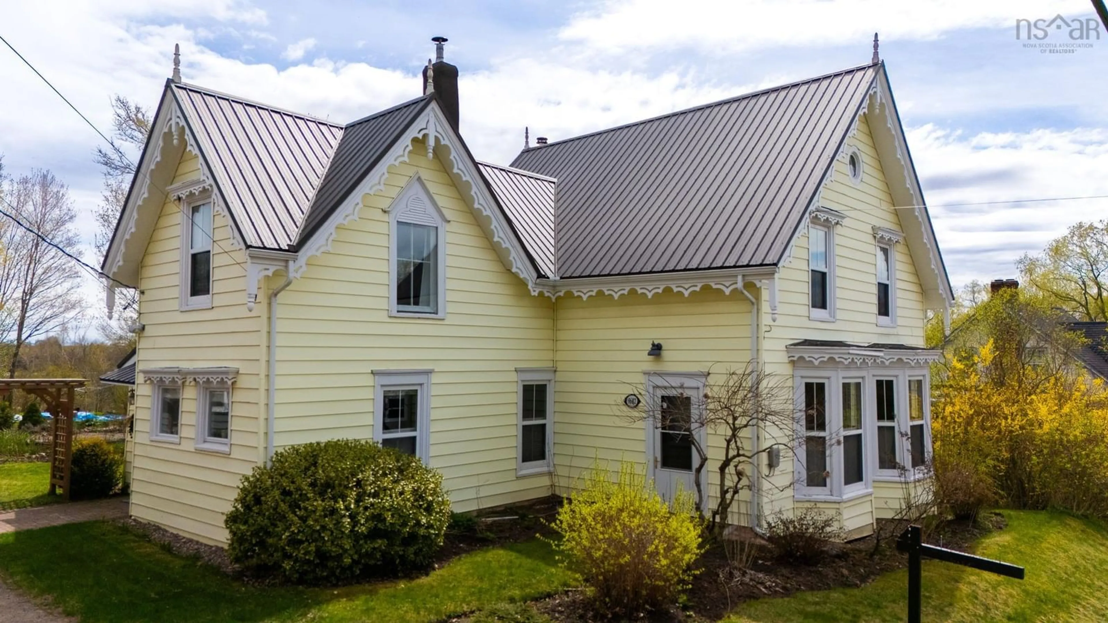 Home with vinyl exterior material, building for 9682 221 Hwy, Canning Nova Scotia B0P 1H0