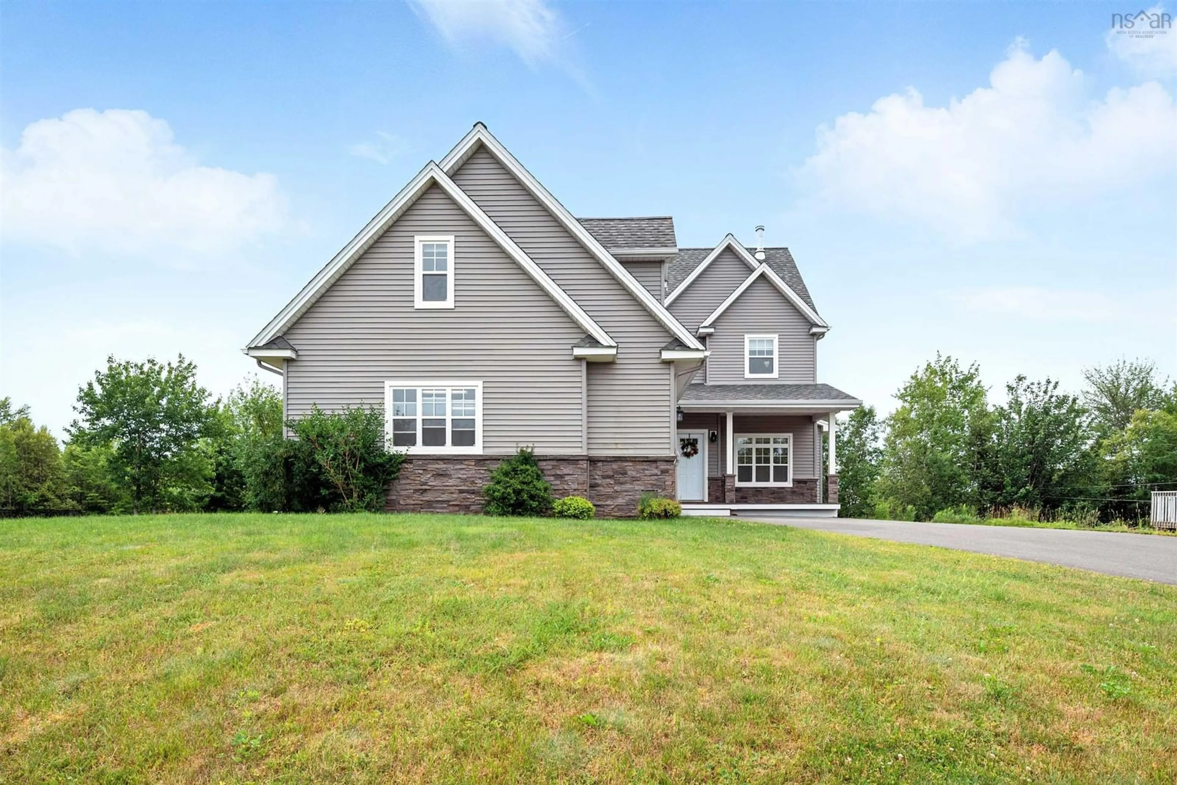 Home with vinyl exterior material, unknown for 22 Roxford Crt, Valley Nova Scotia B6L 0A1